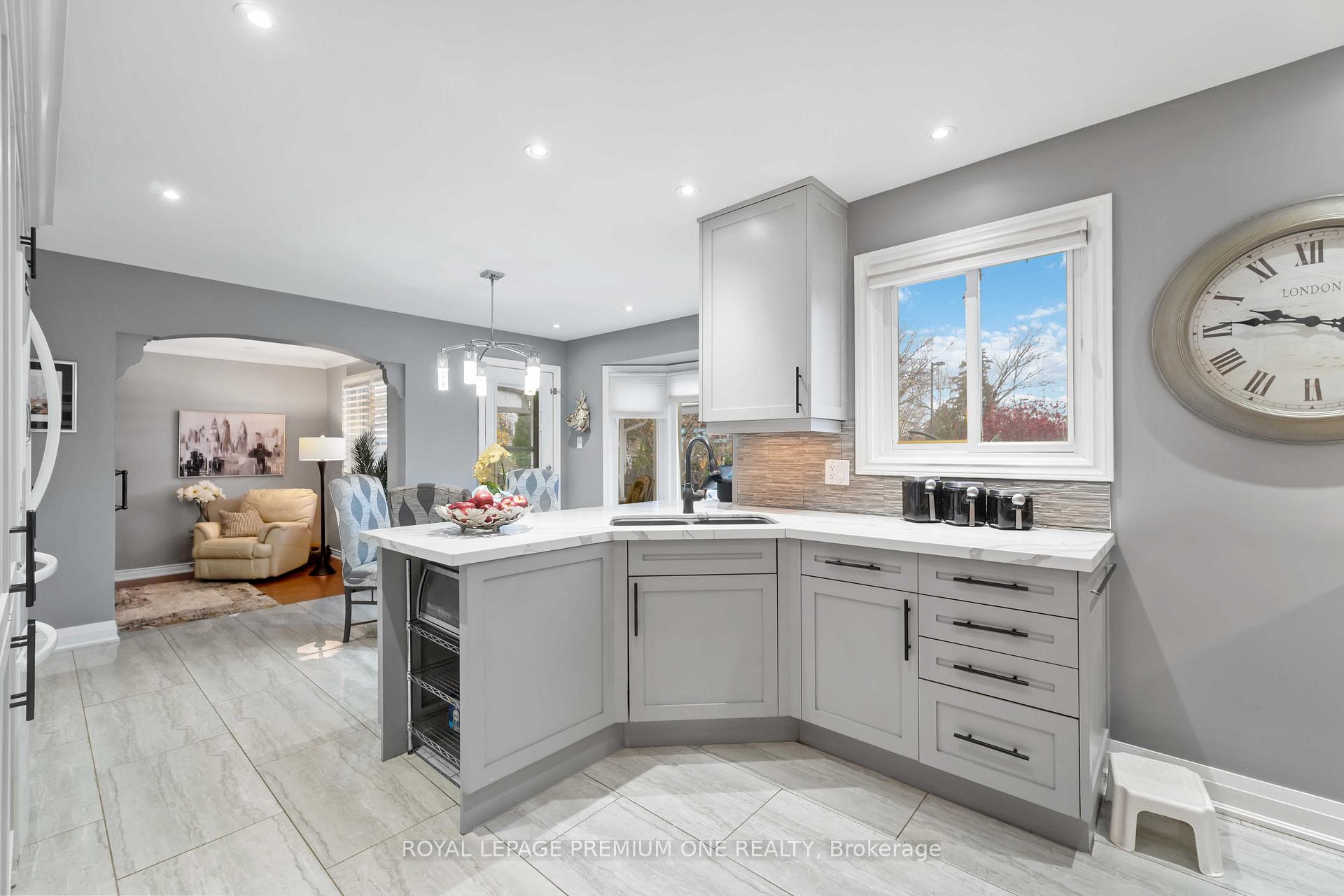 Photo 14 of 27 Sumner Crescent N, Grimsby, Grimsby Beach — HOMEH
