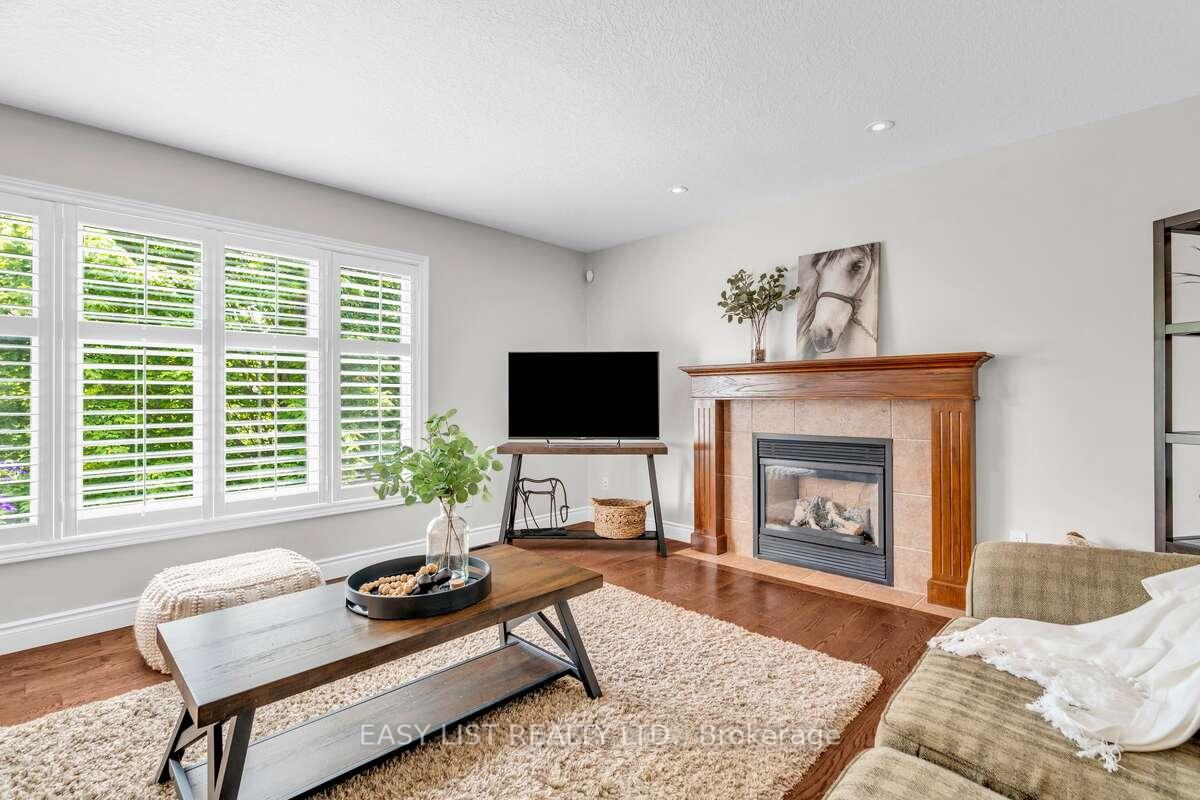 Photo 9 of 53 Grey Oak Drive, Guelph, Pineridge/Westminster Woods — HOMEH