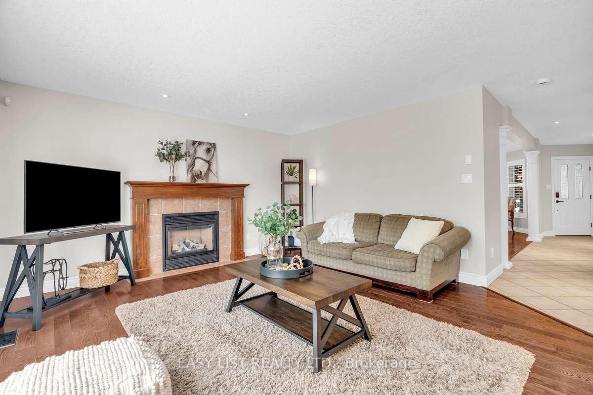 Photo 11 of 53 Grey Oak Drive, Guelph, Pineridge/Westminster Woods — HOMEH