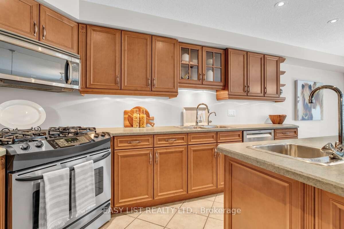Photo 16 of 53 Grey Oak Drive, Guelph, Pineridge/Westminster Woods — HOMEH