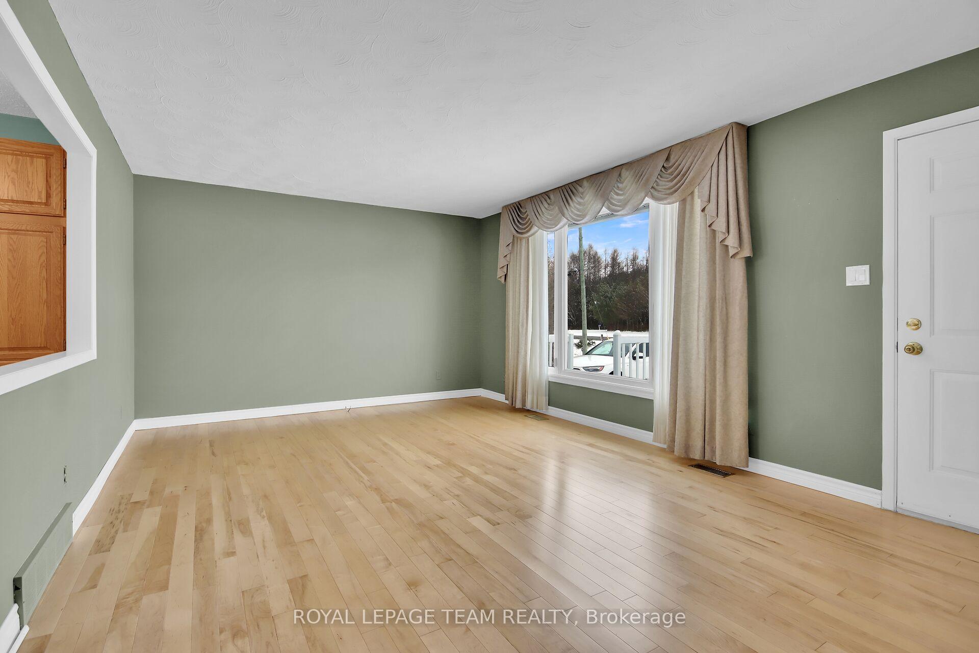 Photo 3 of 1798 Manotick Station Road, Ottawa, Greely — HOMEH