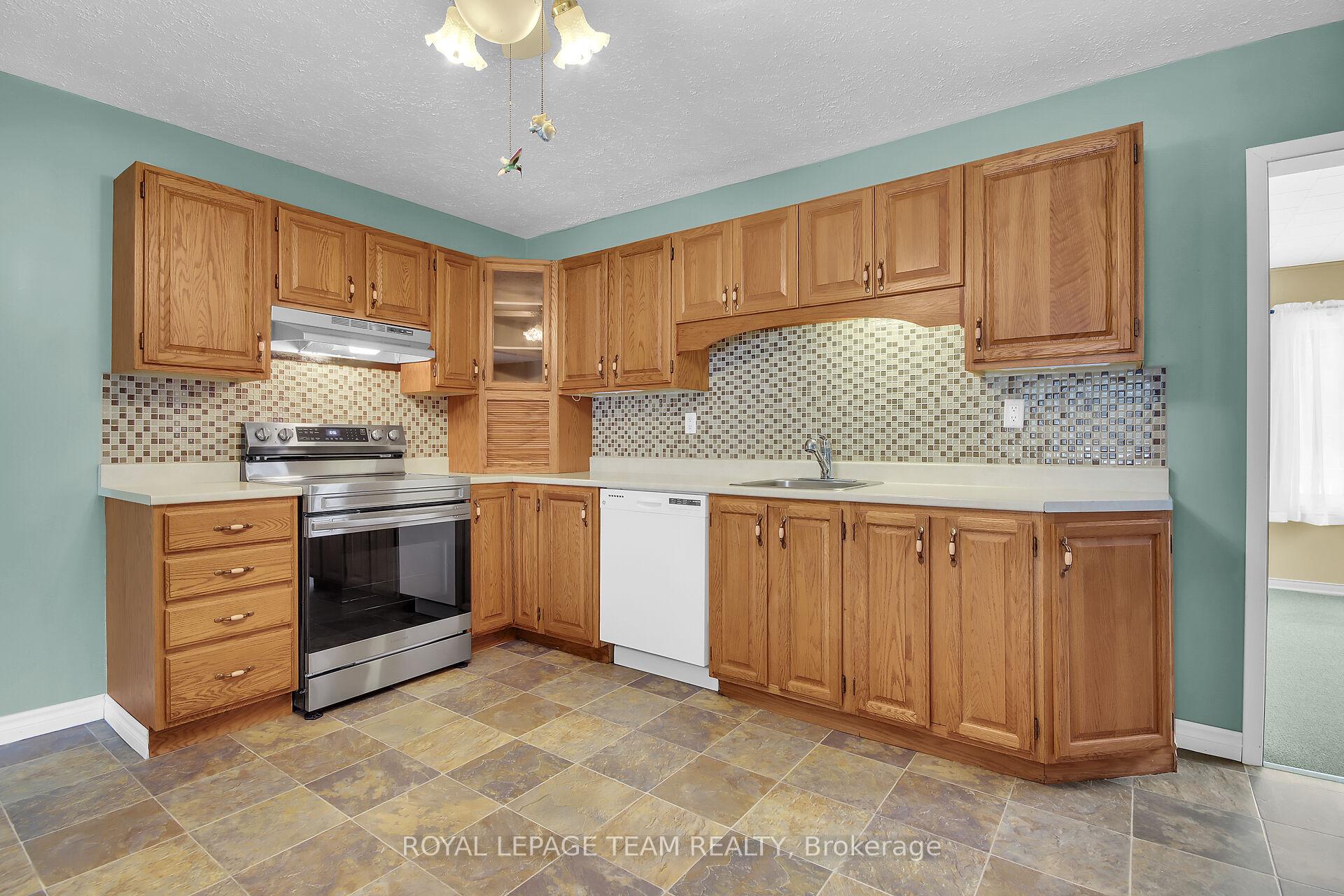 Photo 10 of 1798 Manotick Station Road, Ottawa, Greely — HOMEH