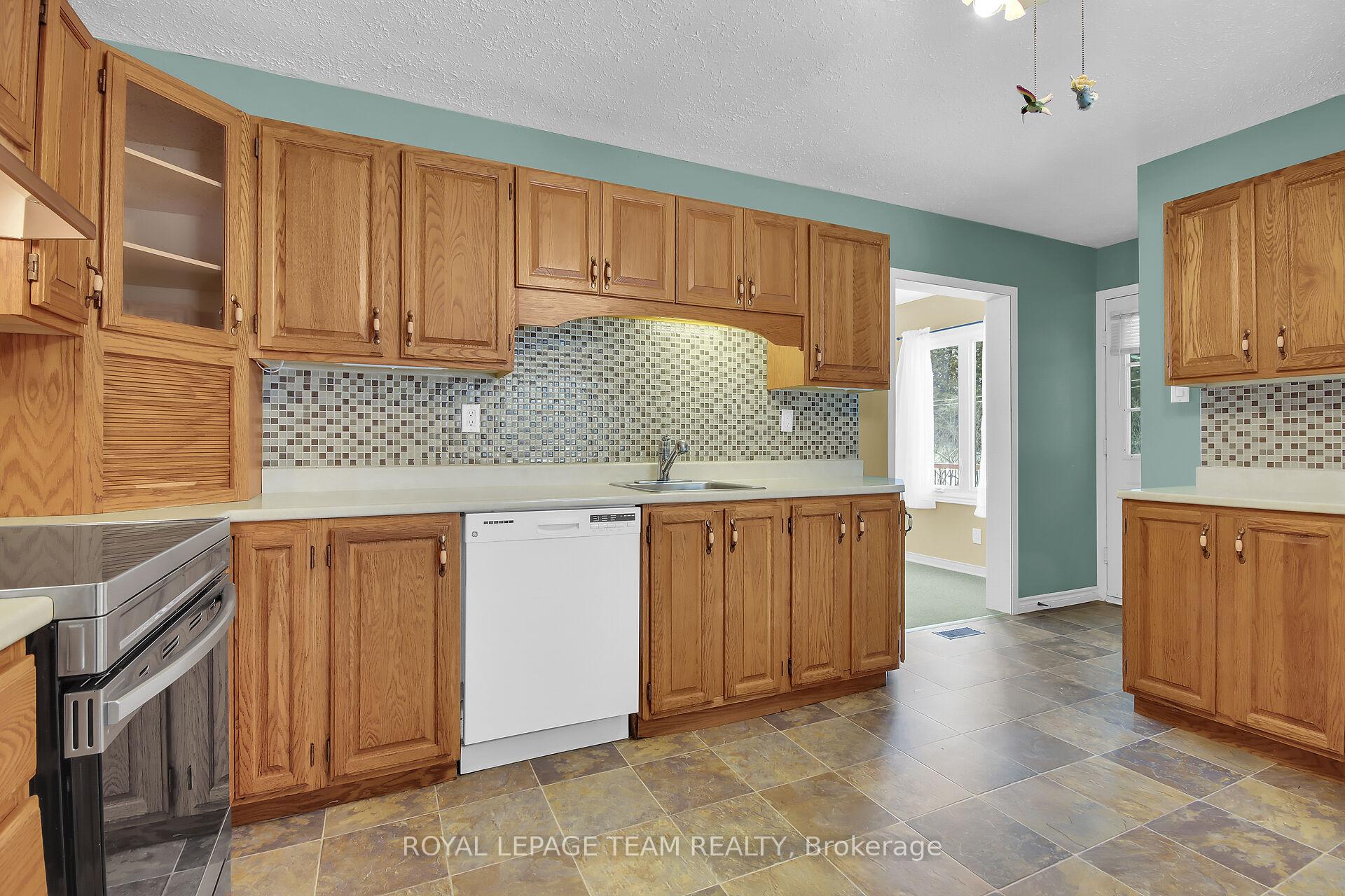 Photo 11 of 1798 Manotick Station Road, Ottawa, Greely — HOMEH