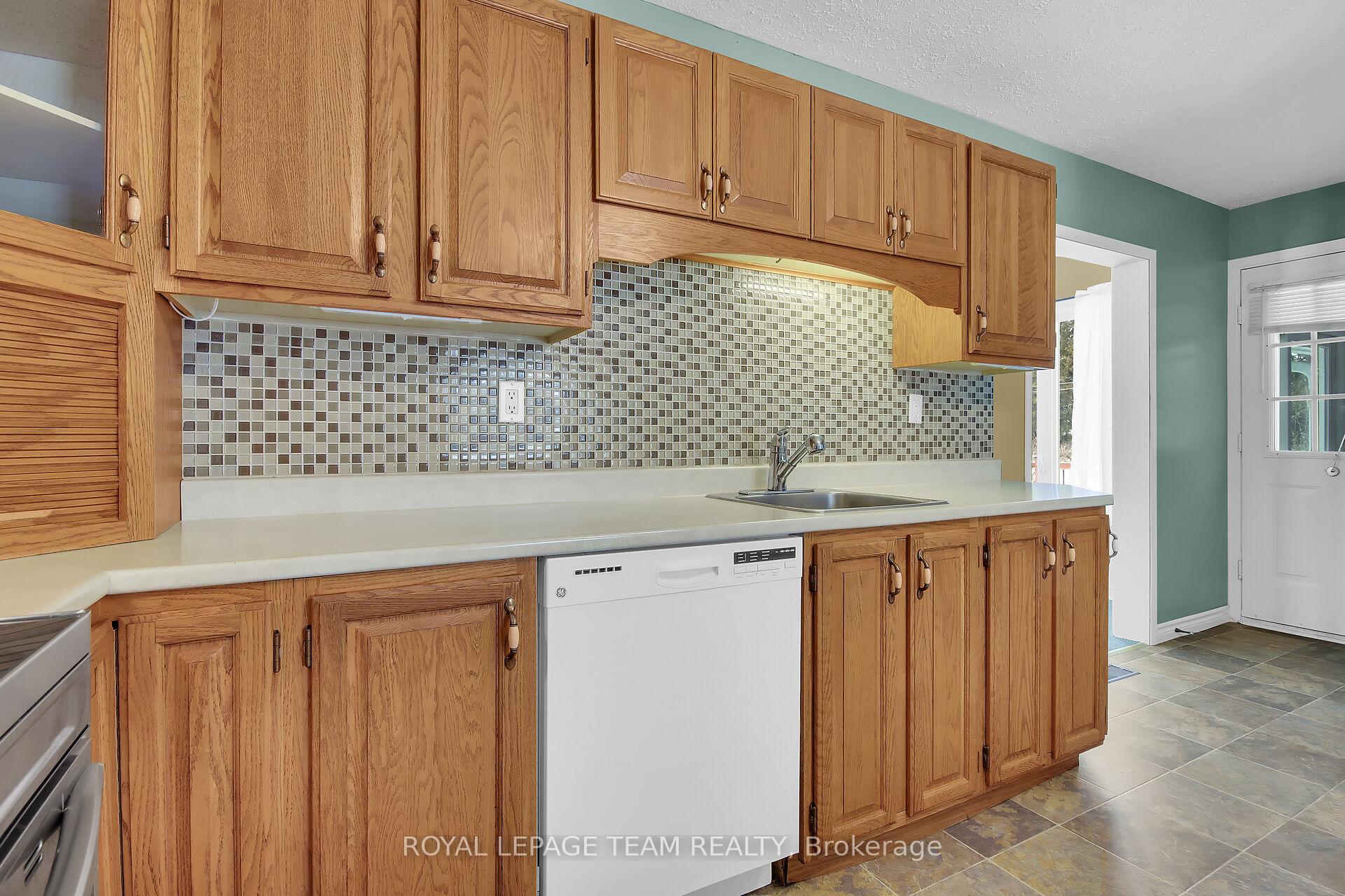 Photo 14 of 1798 Manotick Station Road, Ottawa, Greely — HOMEH