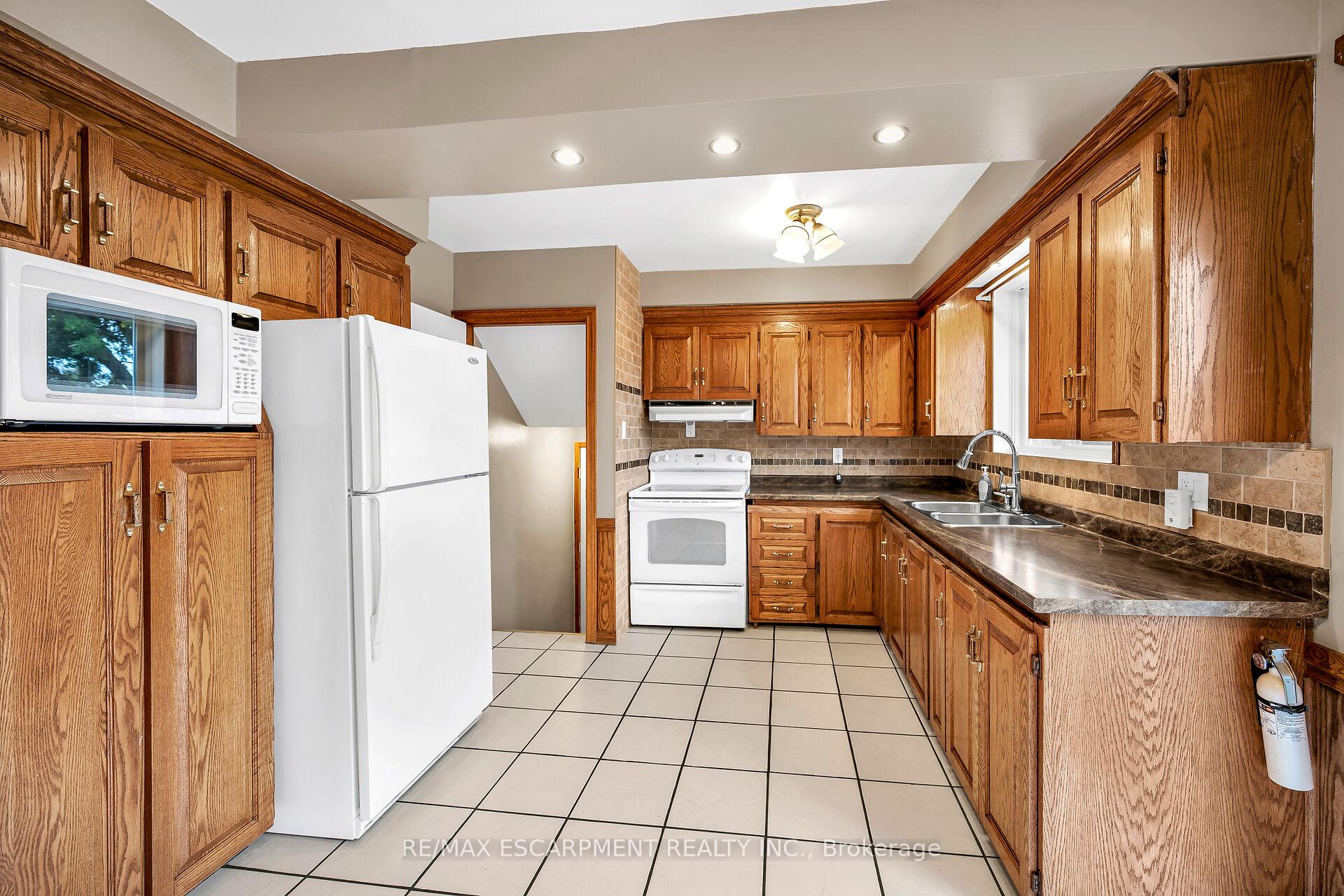 Photo 14 of 85 East 45th Street, Hamilton, Sunninghill — HOMEH