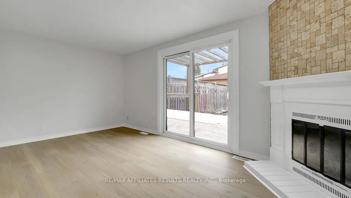 Photo 6 of 195 Sherway Drive, Ottawa, Barrhaven - Pheasant Run — HOMEH
