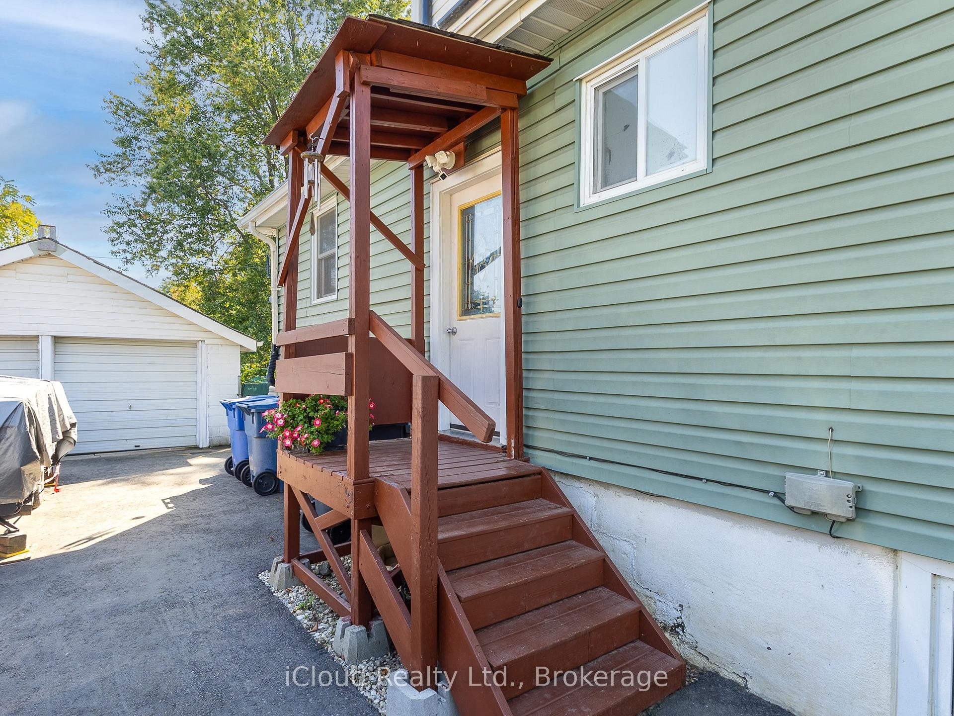 Photo 8 of 28 Barton Street, Guelph, Exhibition Park — HOMEH