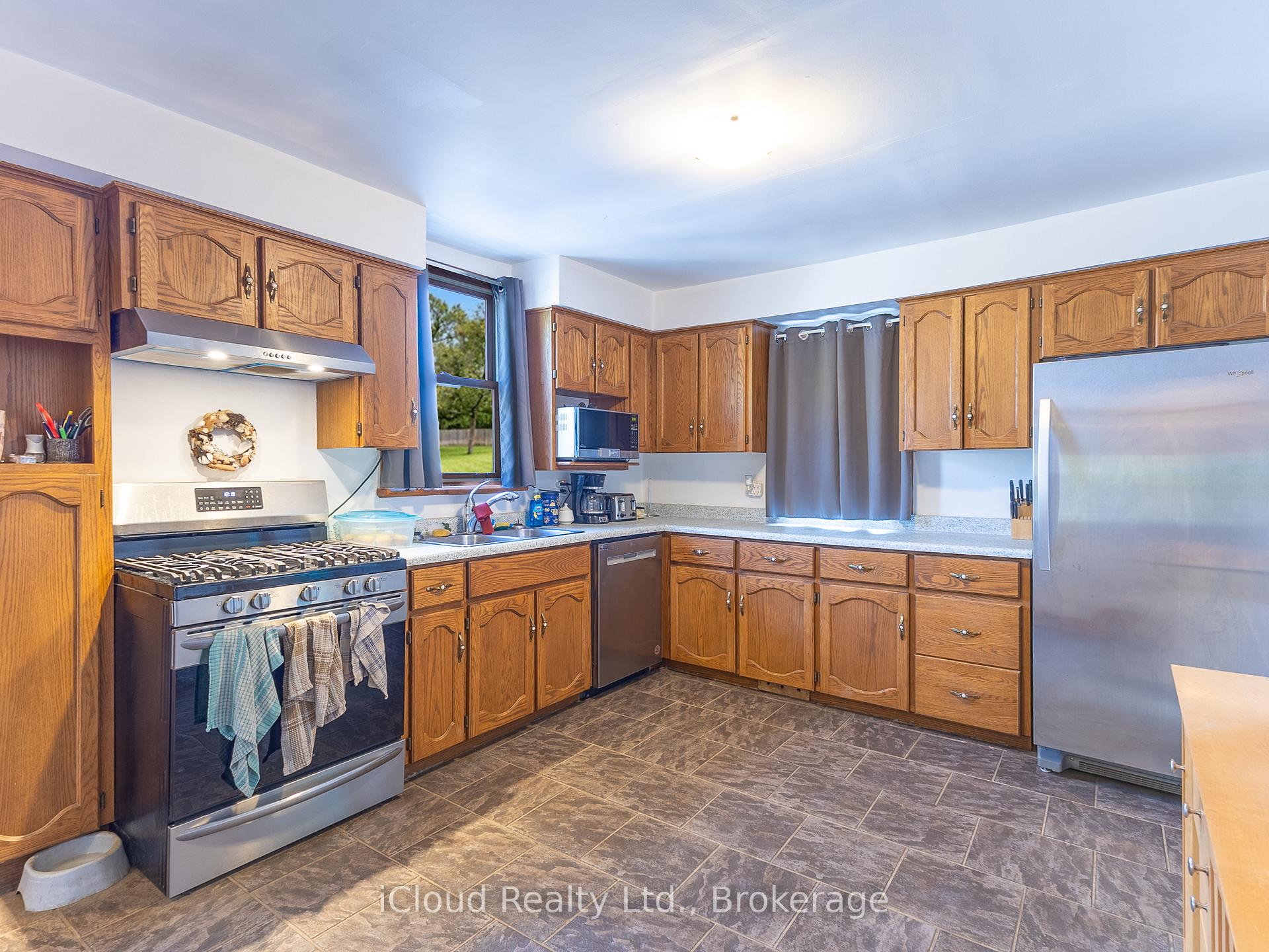 Photo 9 of 28 Barton Street, Guelph, Exhibition Park — HOMEH