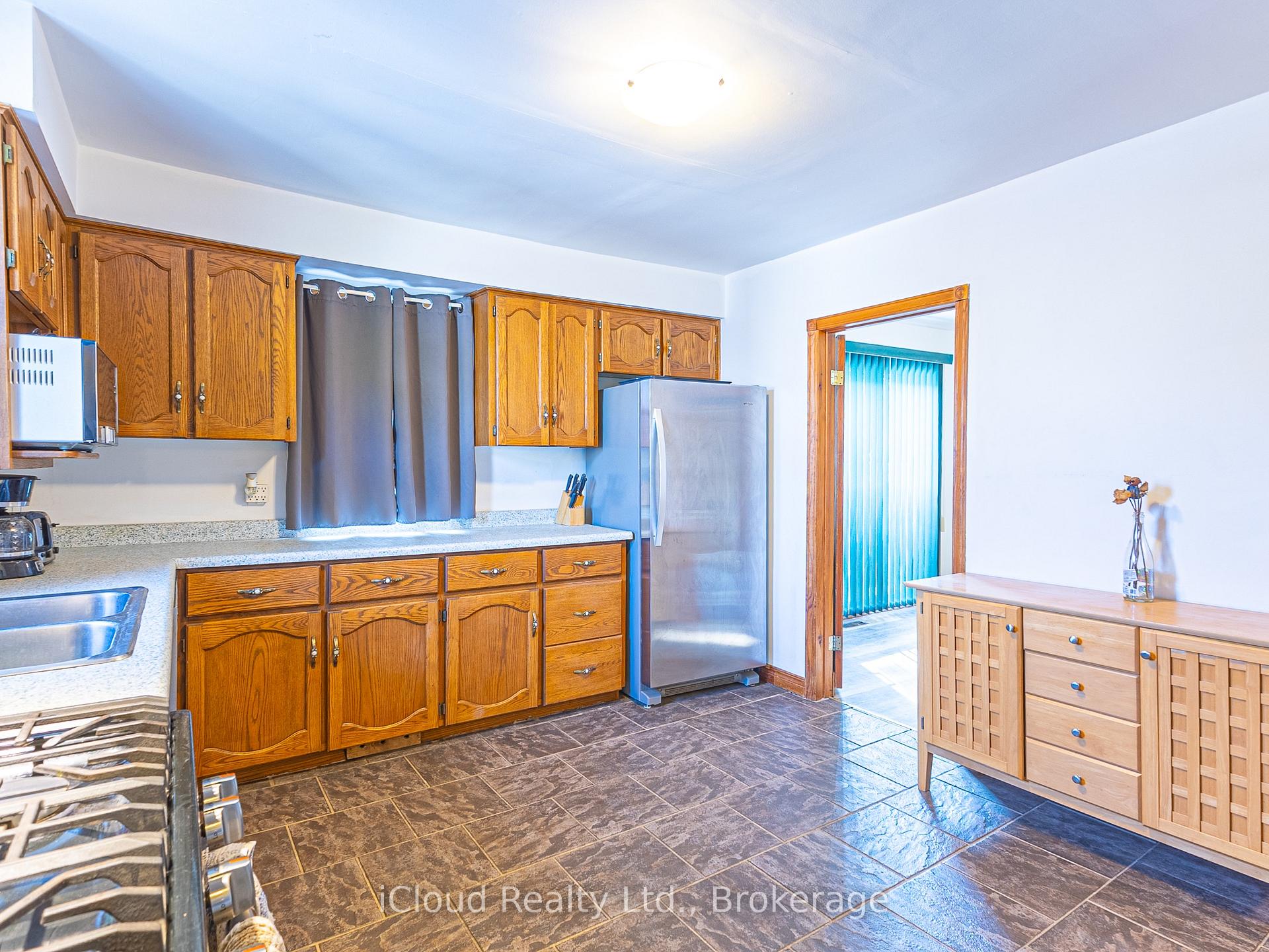 Photo 10 of 28 Barton Street, Guelph, Exhibition Park — HOMEH