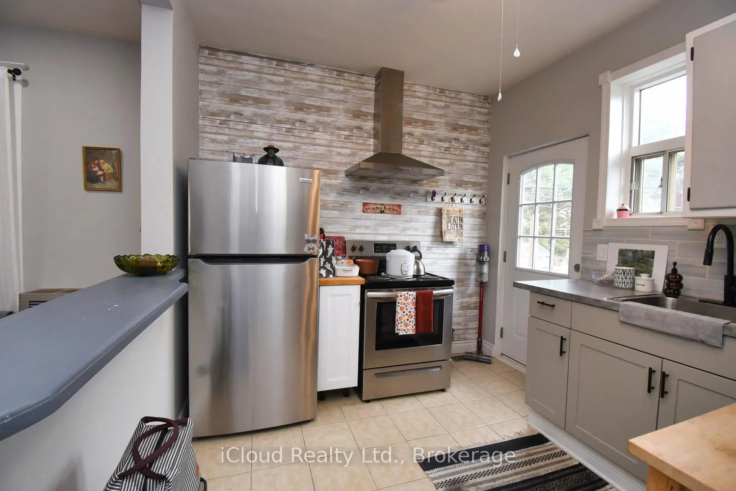 Photo 6 of 205 Prospect Street S, Hamilton, Blakeley — HOMEH