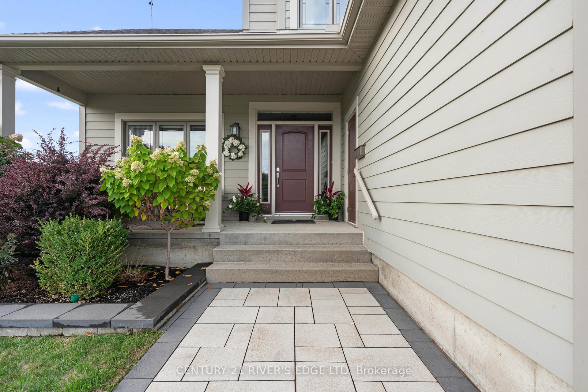 Photo 3 of 414 Brock Street, Brockville — HOMEH