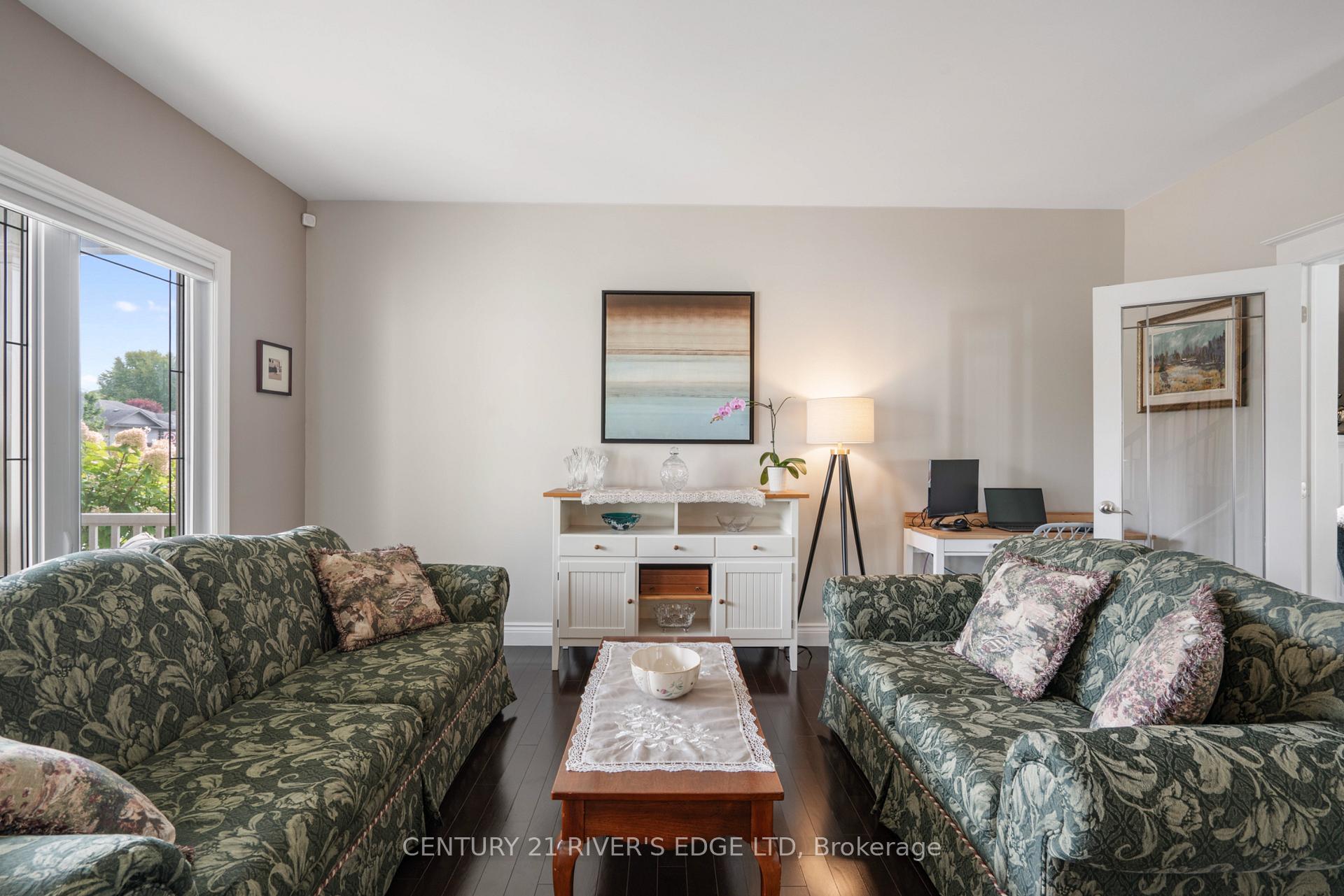 Photo 9 of 414 Brock Street, Brockville — HOMEH