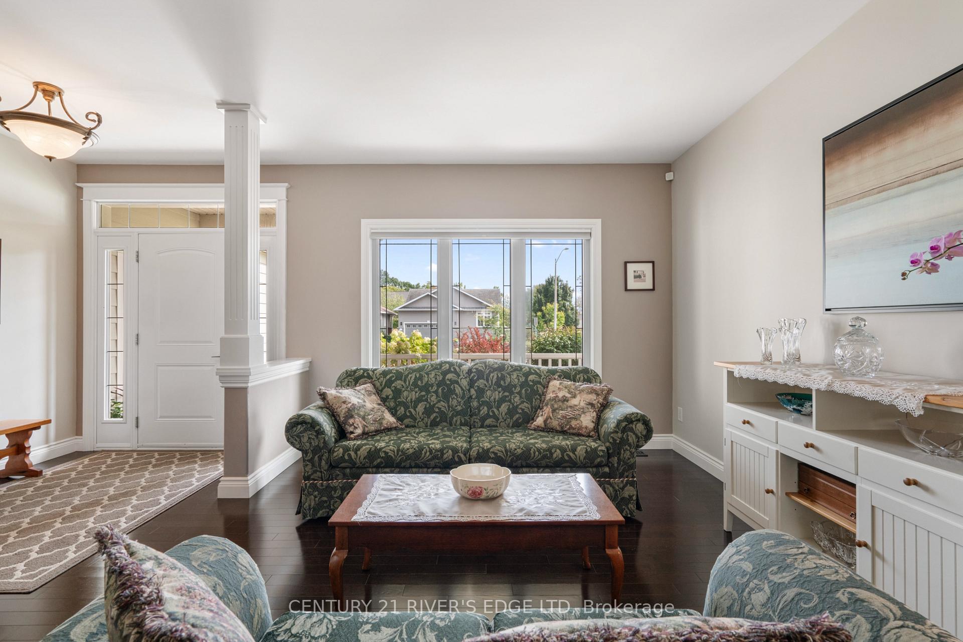 Photo 11 of 414 Brock Street, Brockville — HOMEH