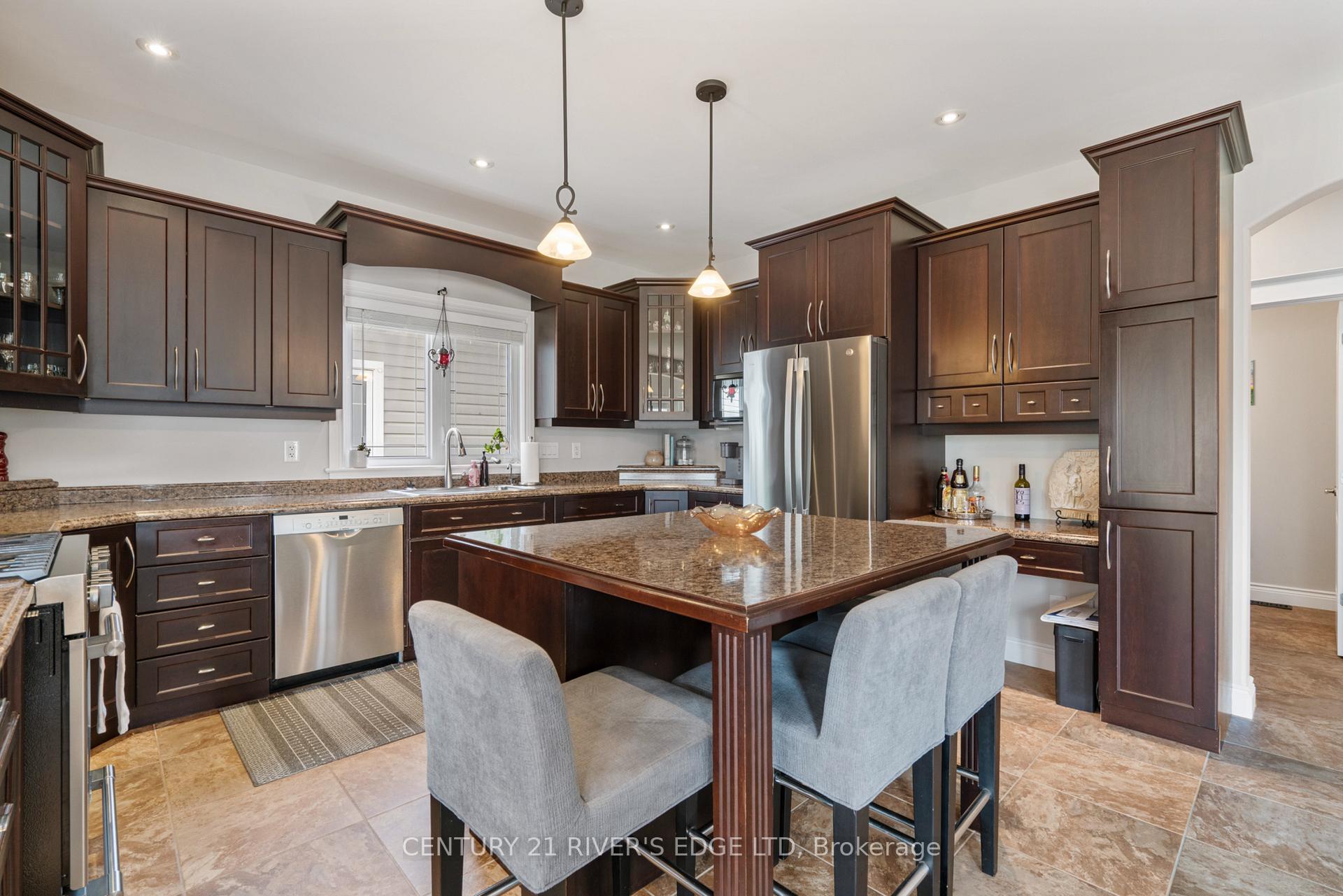 Photo 12 of 414 Brock Street, Brockville — HOMEH