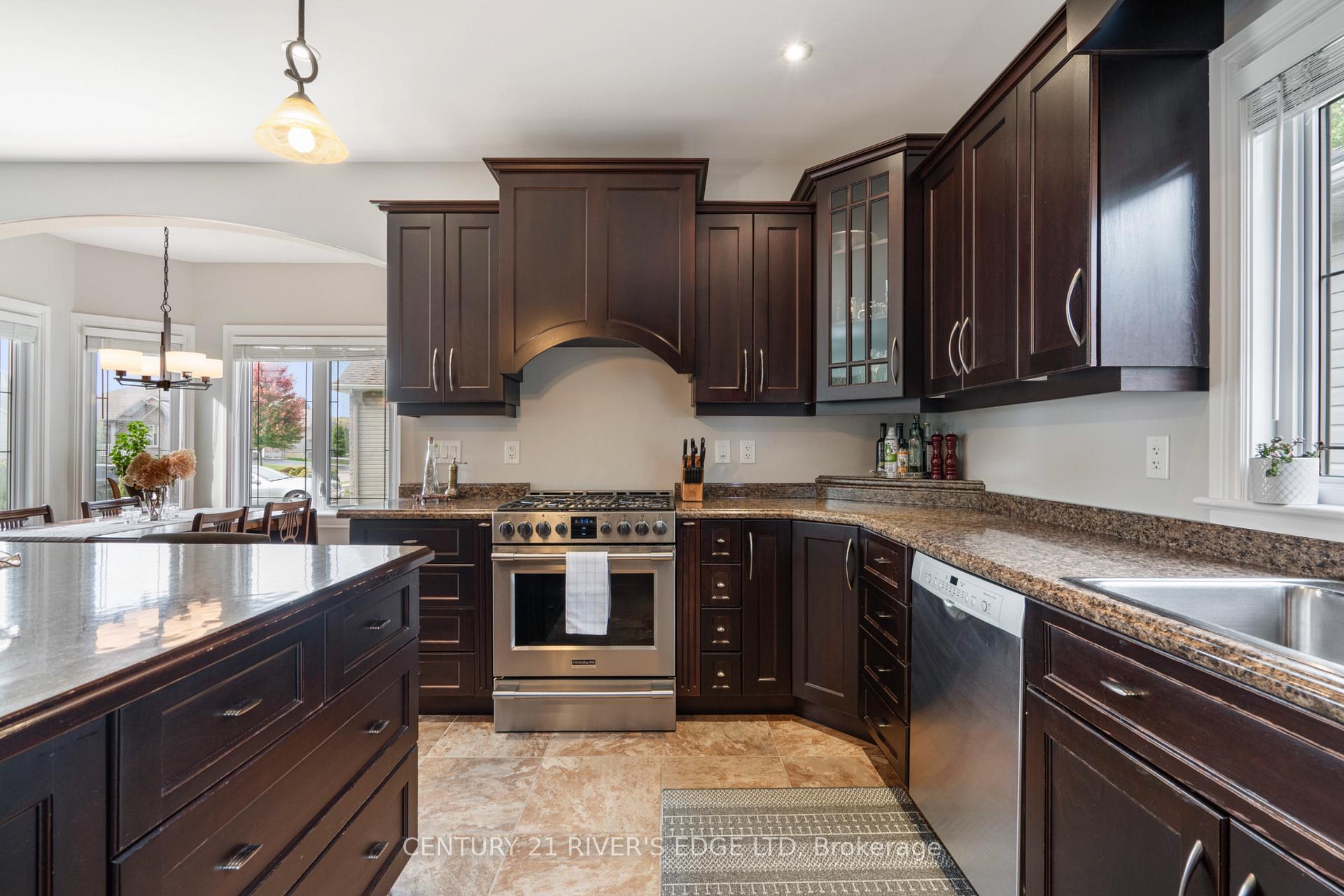 Photo 10 of 414 Brock Street, Brockville — HOMEH