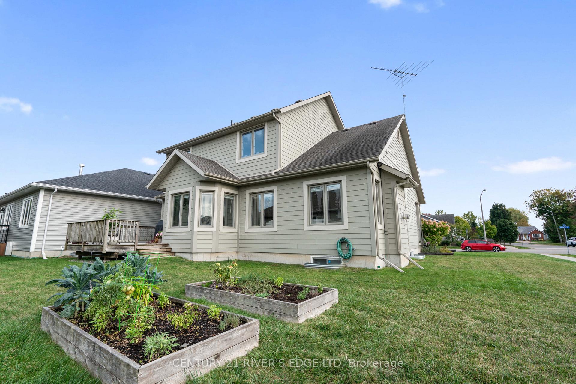 Photo 37 of 414 Brock Street, Brockville — HOMEH