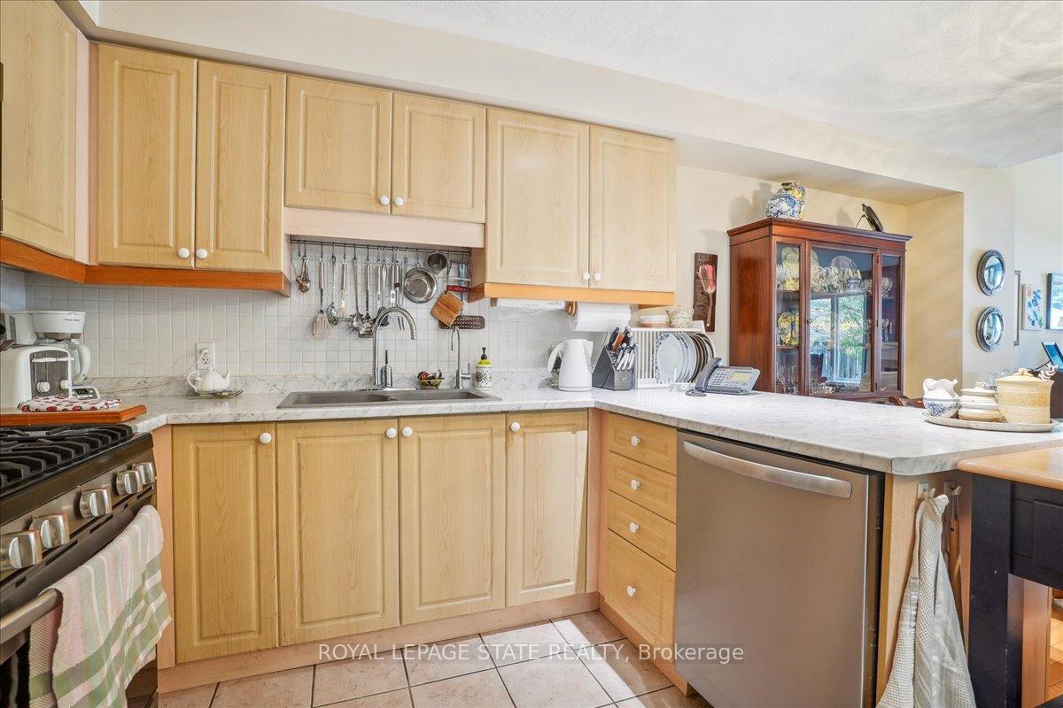 Photo 12 of 37 Willow Lane, Grimsby, Grimsby West — HOMEH