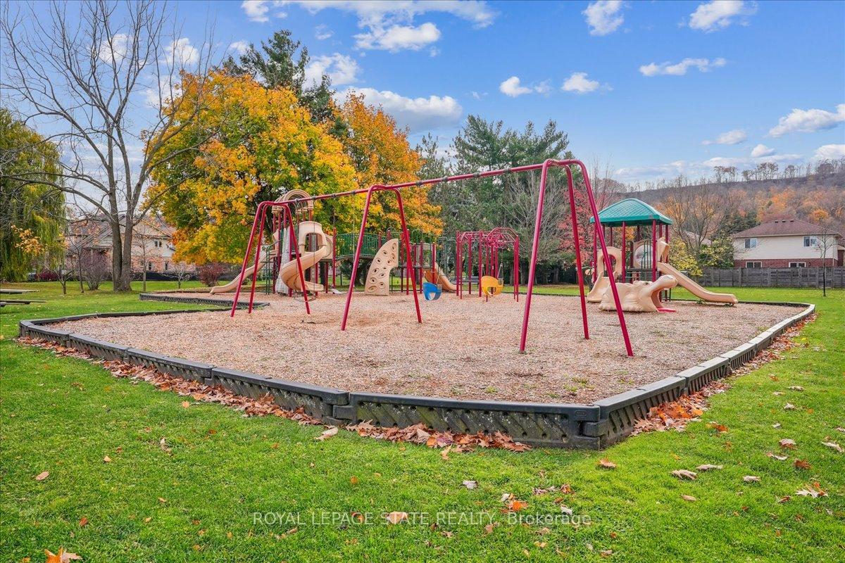 Photo 38 of 37 Willow Lane, Grimsby, Grimsby West — HOMEH