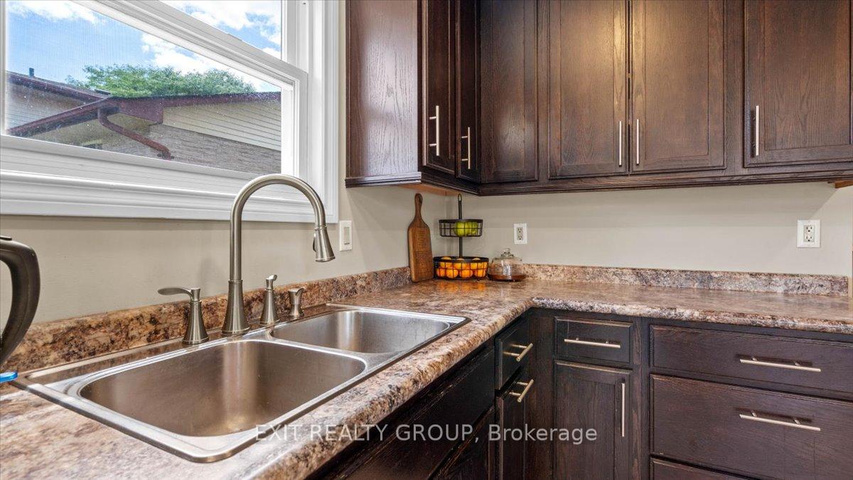 Photo 8 of 17 Morris Drive, Belleville, Belleville Ward — HOMEH