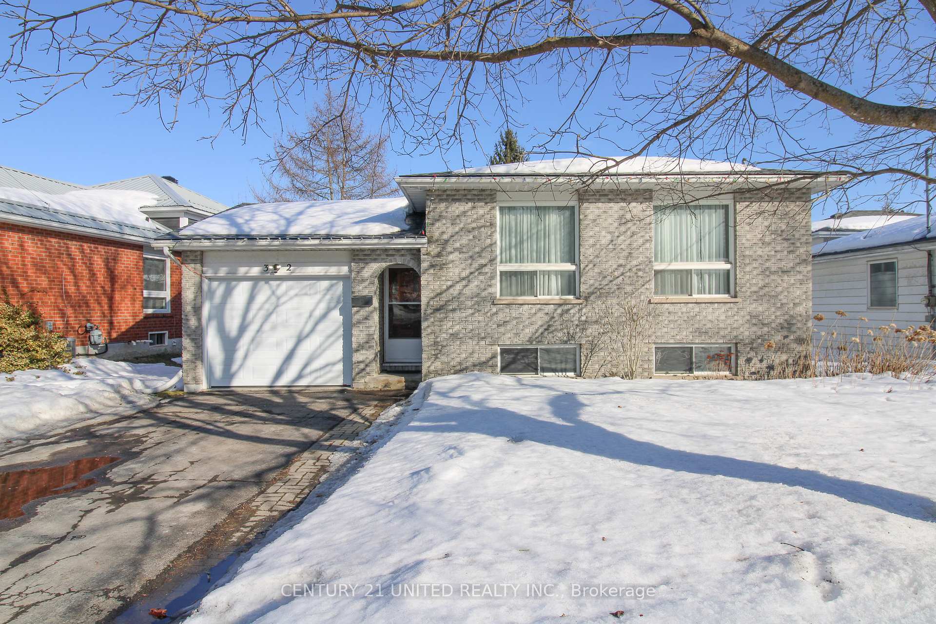 Photo 3 of 32 Kawartha Heights Boulevard, Peterborough, Monaghan Ward 2 — HOMEH