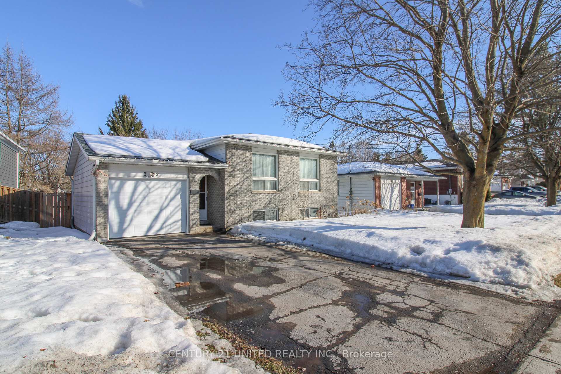 Photo 4 of 32 Kawartha Heights Boulevard, Peterborough, Monaghan Ward 2 — HOMEH