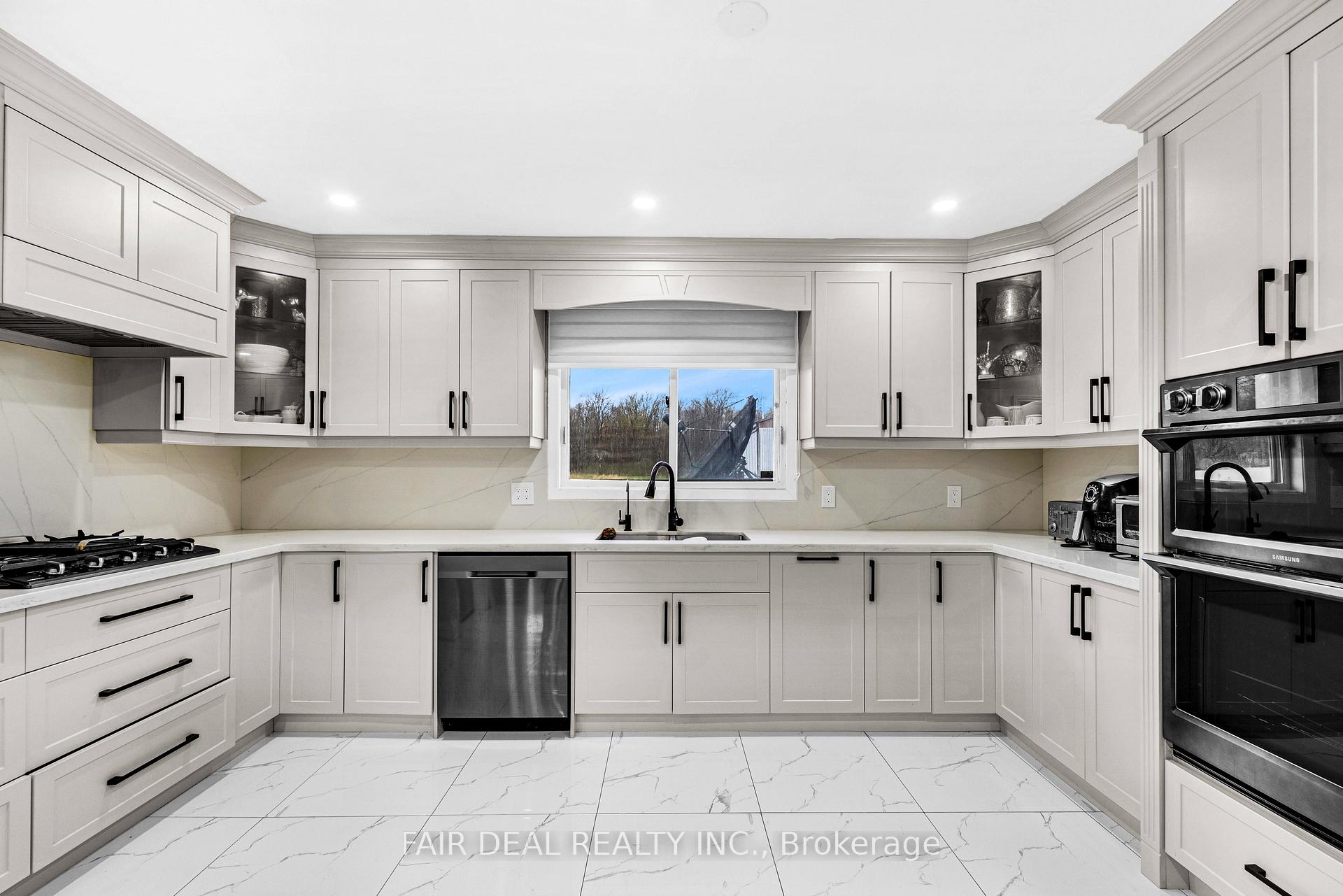 Photo 8 of 392 Mountain Road, Grimsby, Grimsby Escarpment — HOMEH