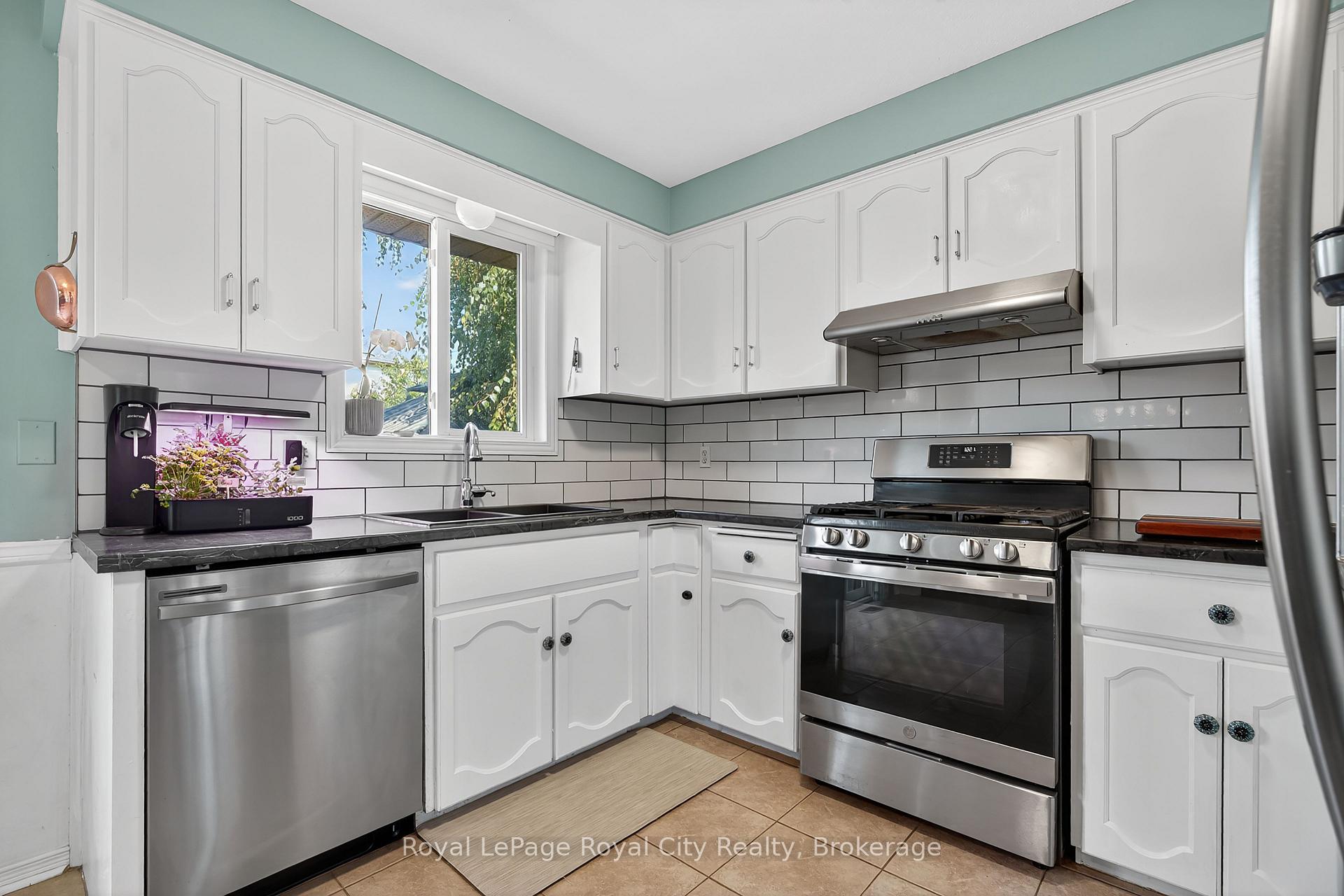 Photo 11 of 50 Mclachlan Place, Guelph, Willow West/Sugarbush/West Acres — HOMEH