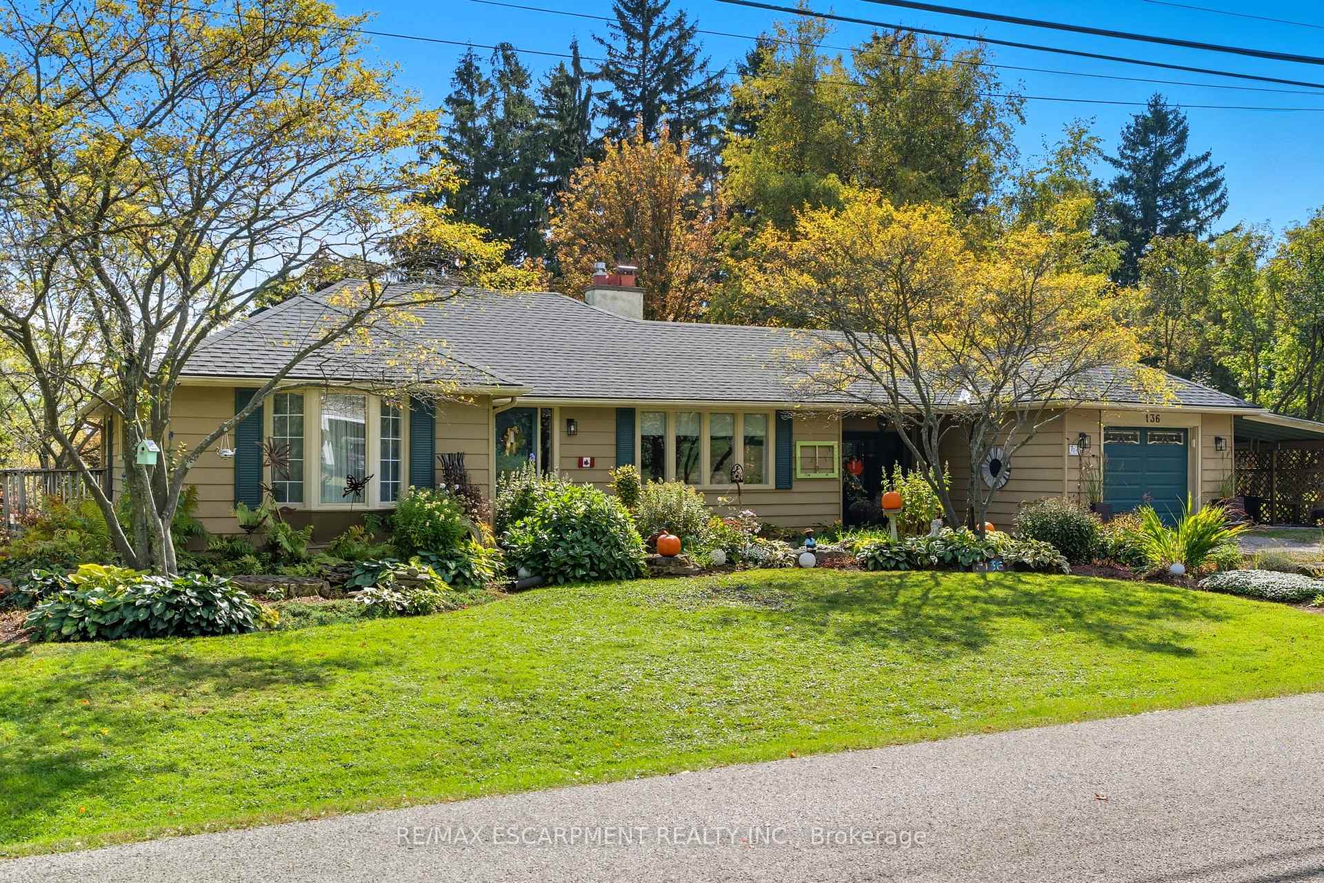 Photo 3 of 136 Hillcrest Avenue, Hamilton, Greensville — HOMEH