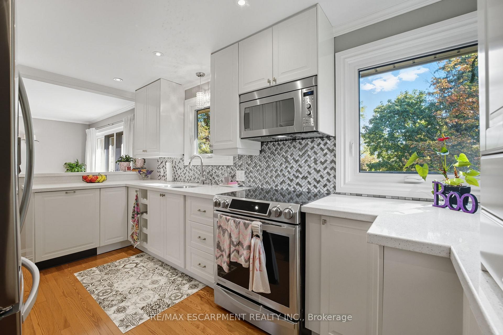 Photo 10 of 136 Hillcrest Avenue, Hamilton, Greensville — HOMEH