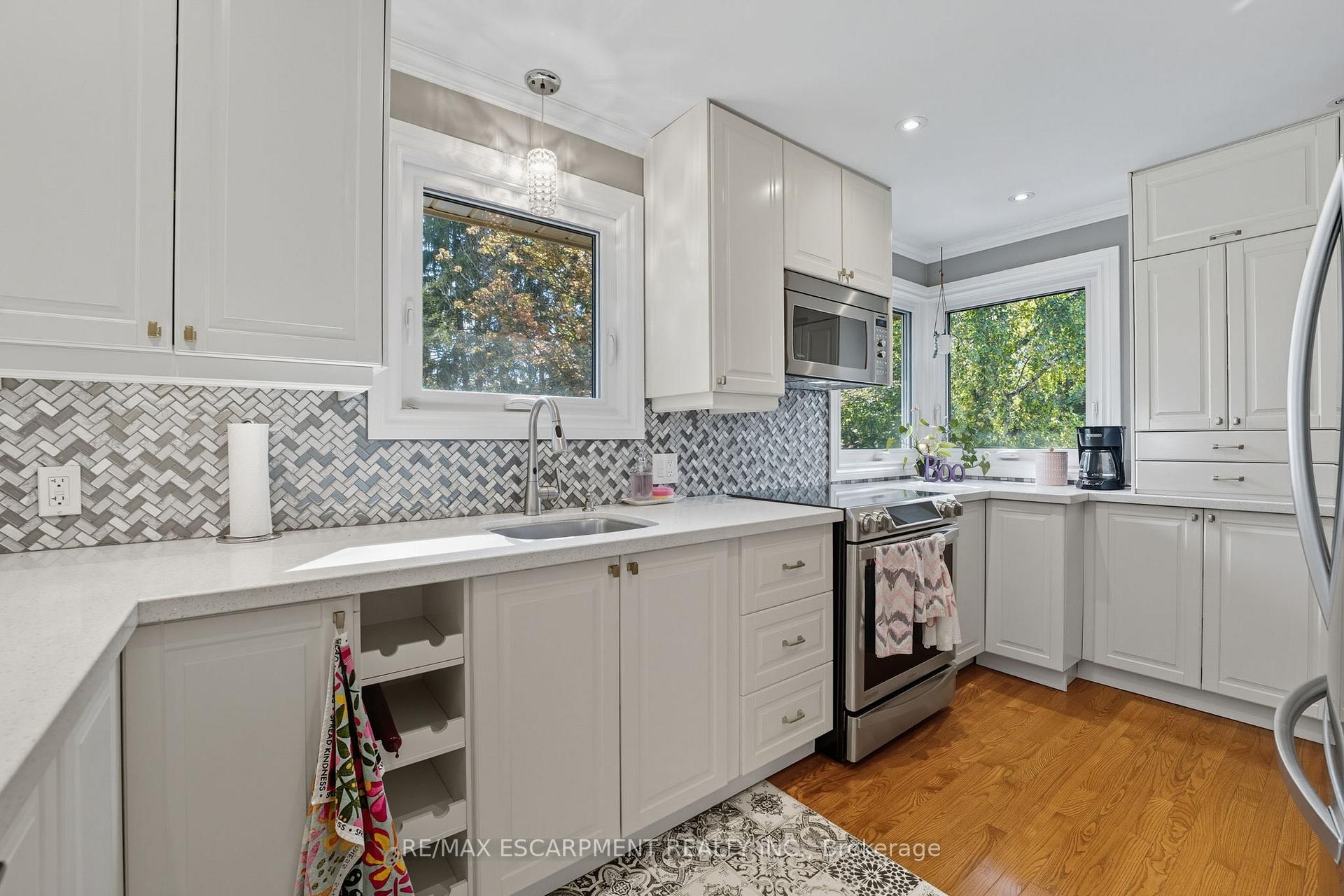 Photo 11 of 136 Hillcrest Avenue, Hamilton, Greensville — HOMEH