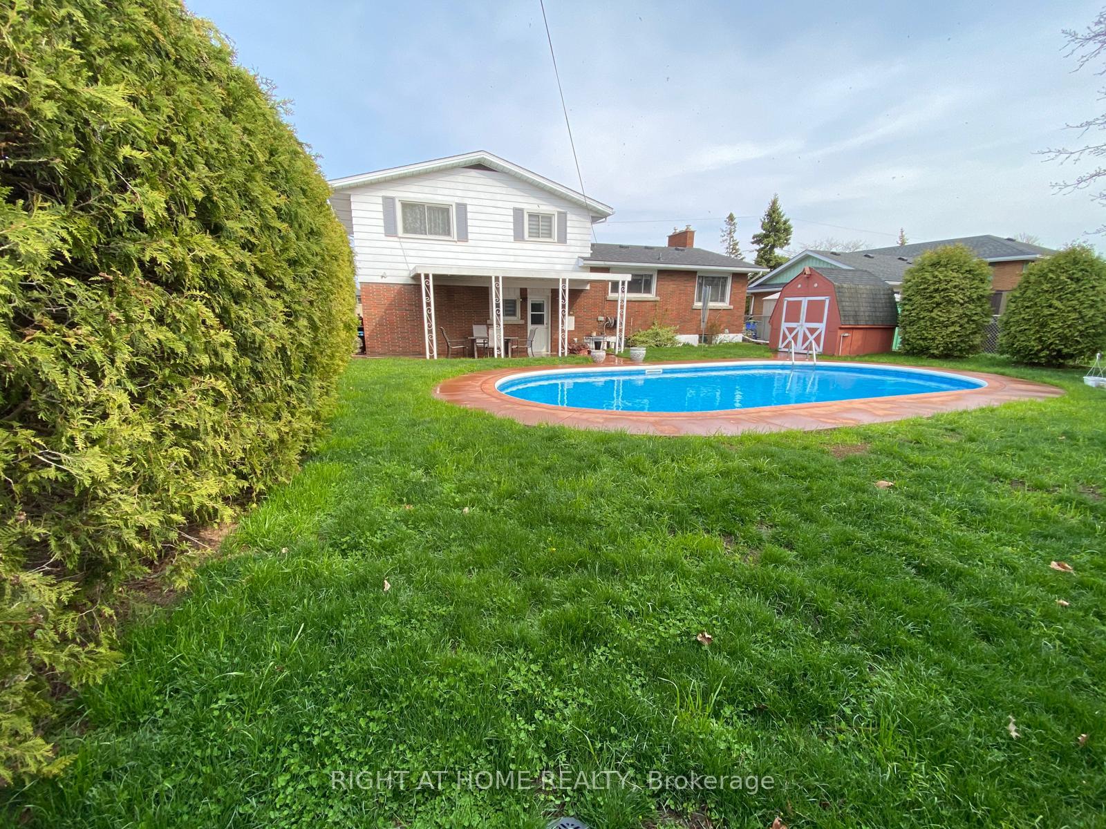 Photo 1 of 28 Lorne Avenue, Grimsby, Grimsby Beach — HOMEH