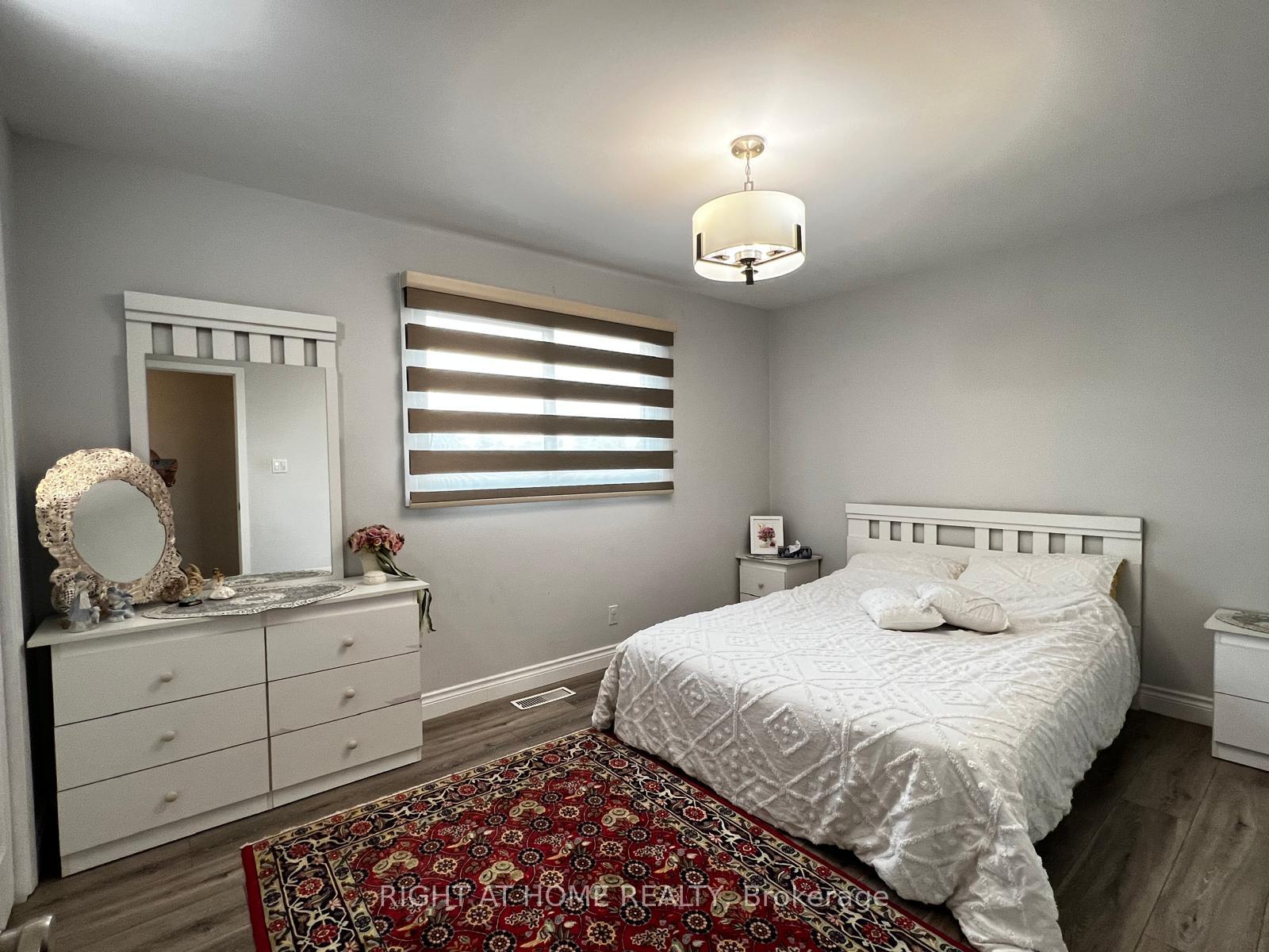 Photo 3 of 28 Lorne Avenue, Grimsby, Grimsby Beach — HOMEH