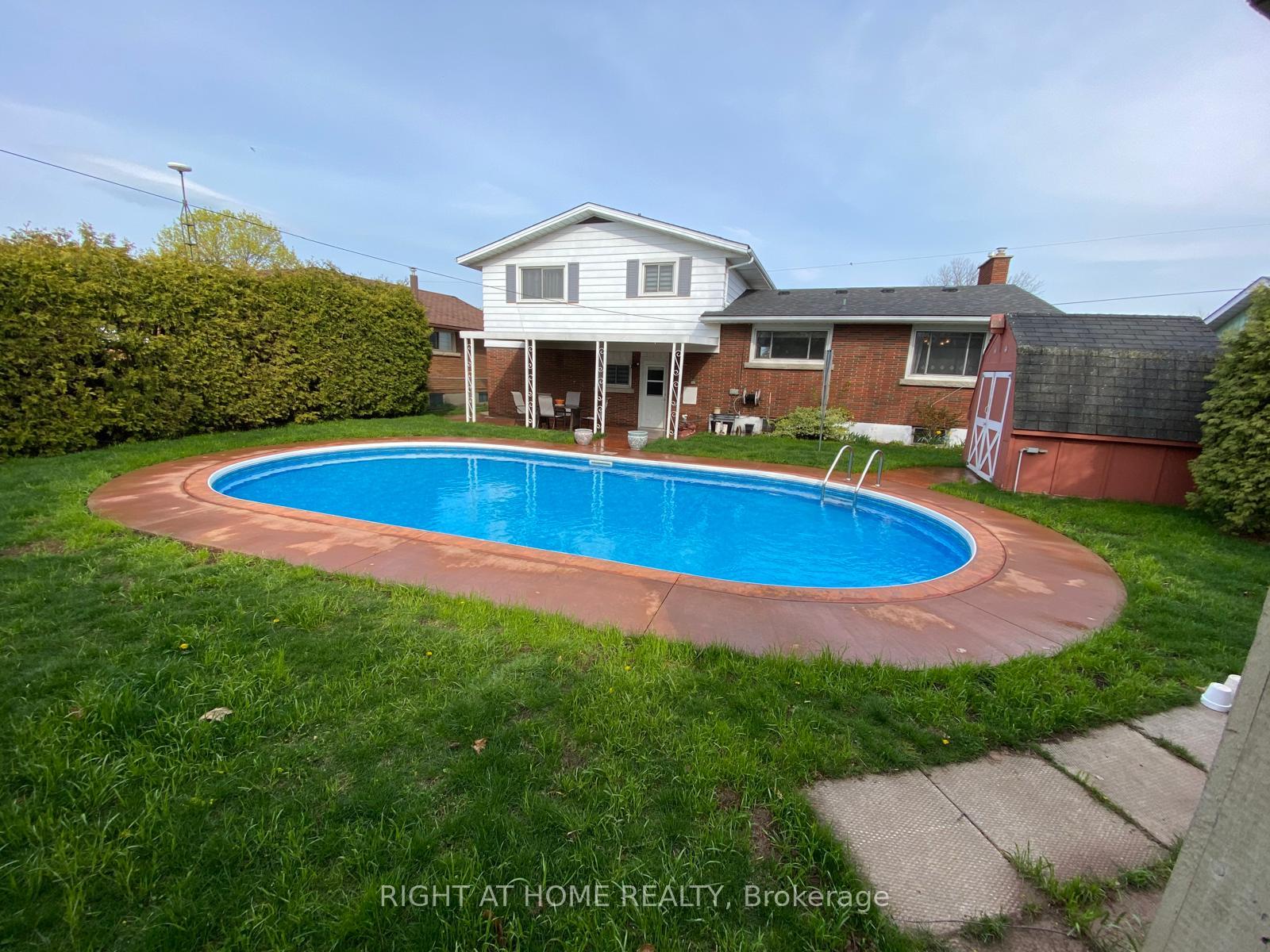 Photo 5 of 28 Lorne Avenue, Grimsby, Grimsby Beach — HOMEH