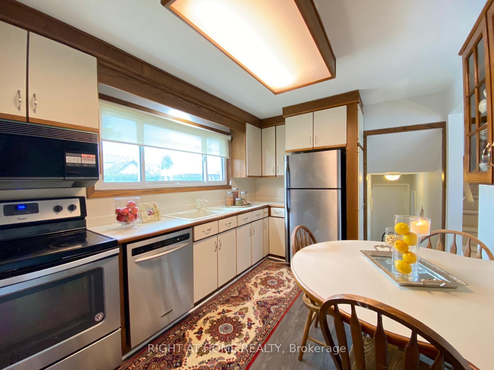 Photo 7 of 28 Lorne Avenue, Grimsby, Grimsby Beach — HOMEH