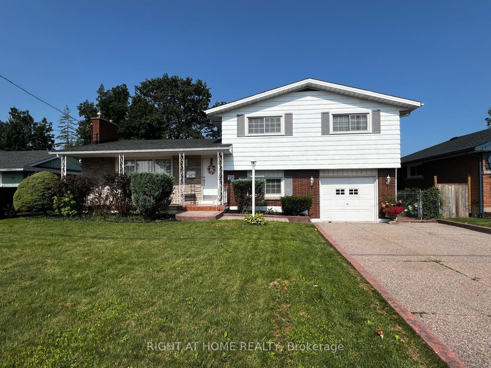 Photo 8 of 28 Lorne Avenue, Grimsby, Grimsby Beach — HOMEH