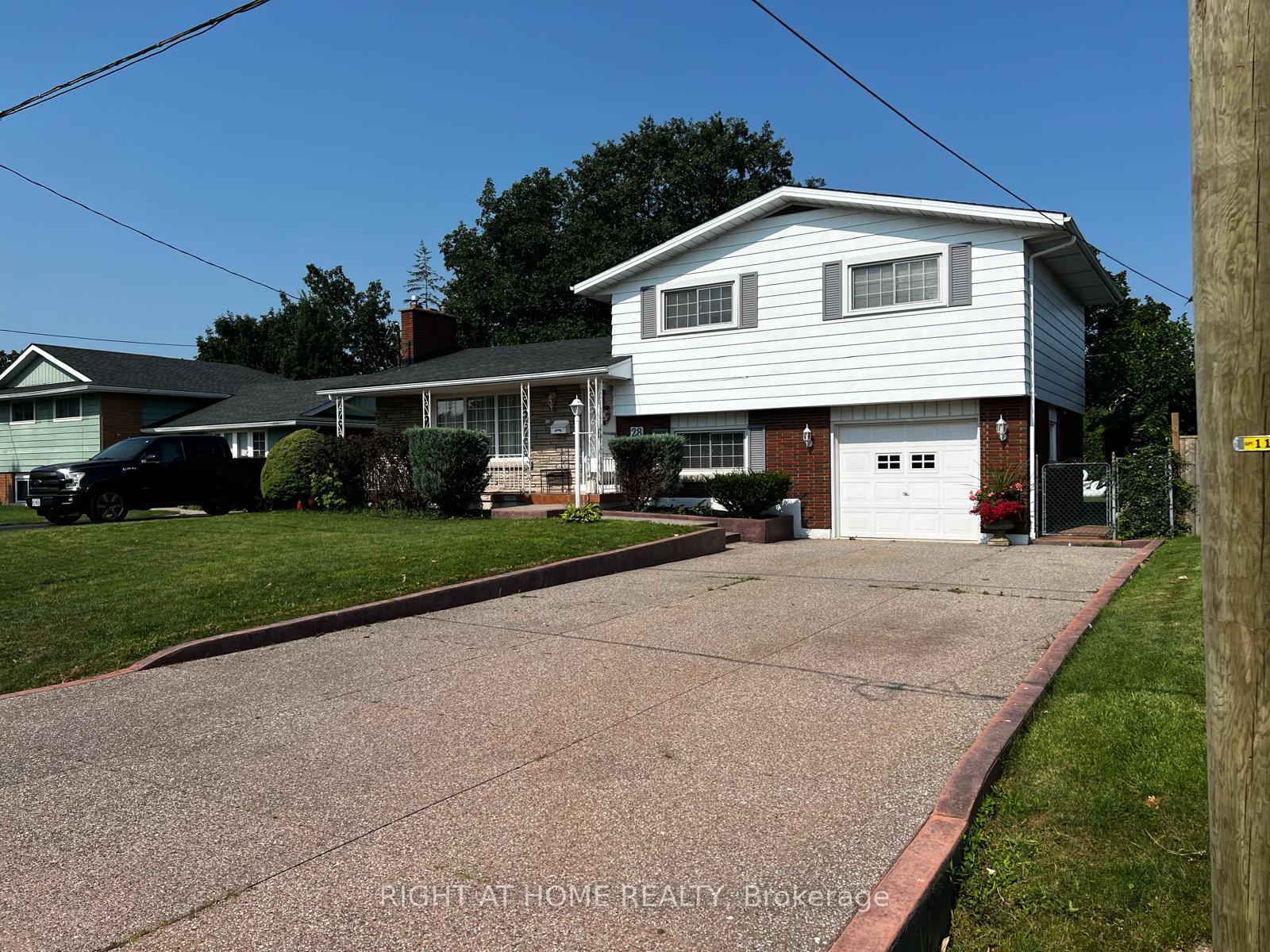 Photo 9 of 28 Lorne Avenue, Grimsby, Grimsby Beach — HOMEH
