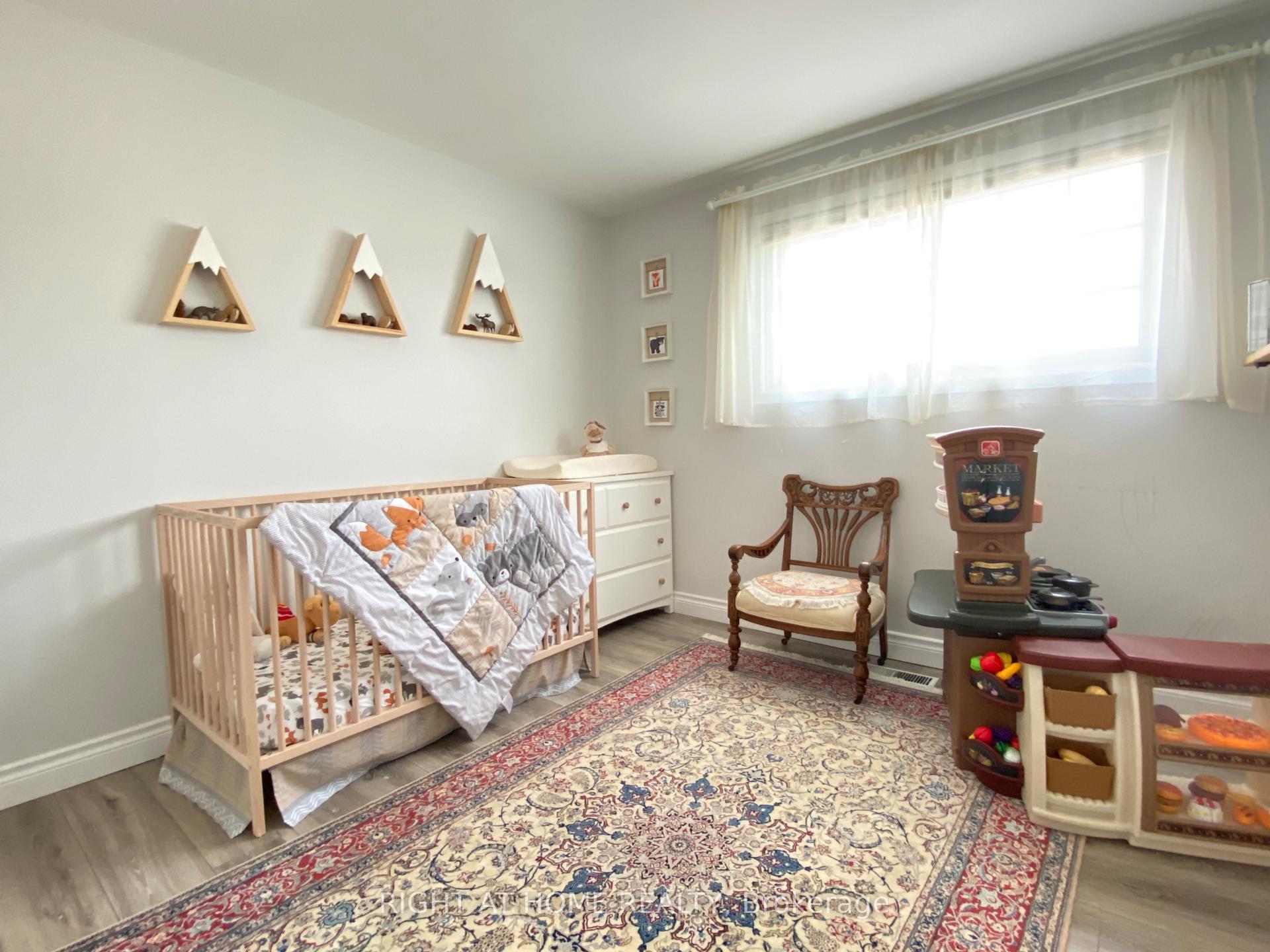 Photo 17 of 28 Lorne Avenue, Grimsby, Grimsby Beach — HOMEH