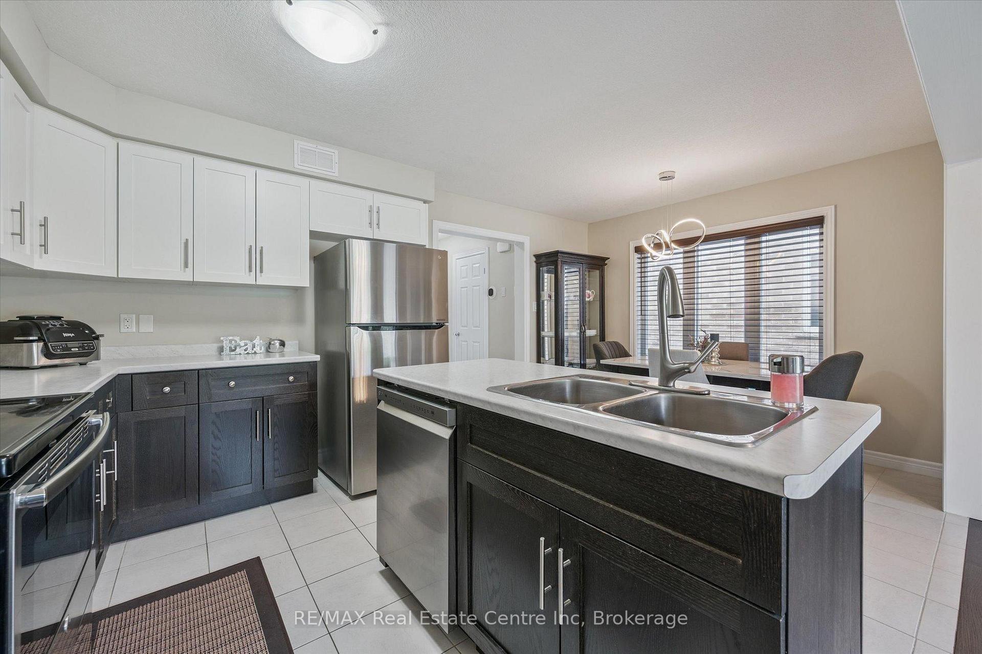 Photo 4 of 23 Ambrous Crescent, Guelph, Kortright East — HOMEH