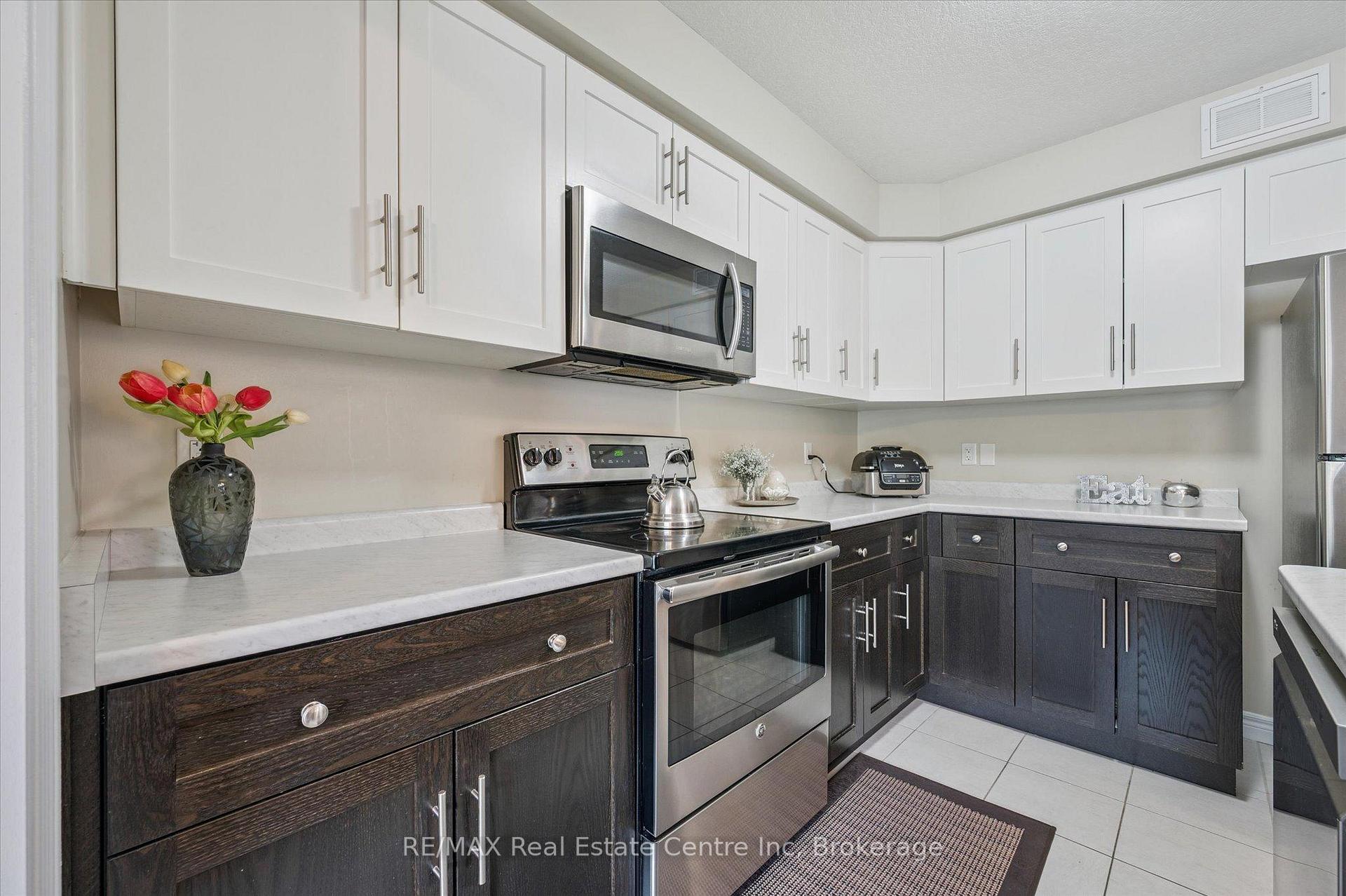 Photo 5 of 23 Ambrous Crescent, Guelph, Kortright East — HOMEH