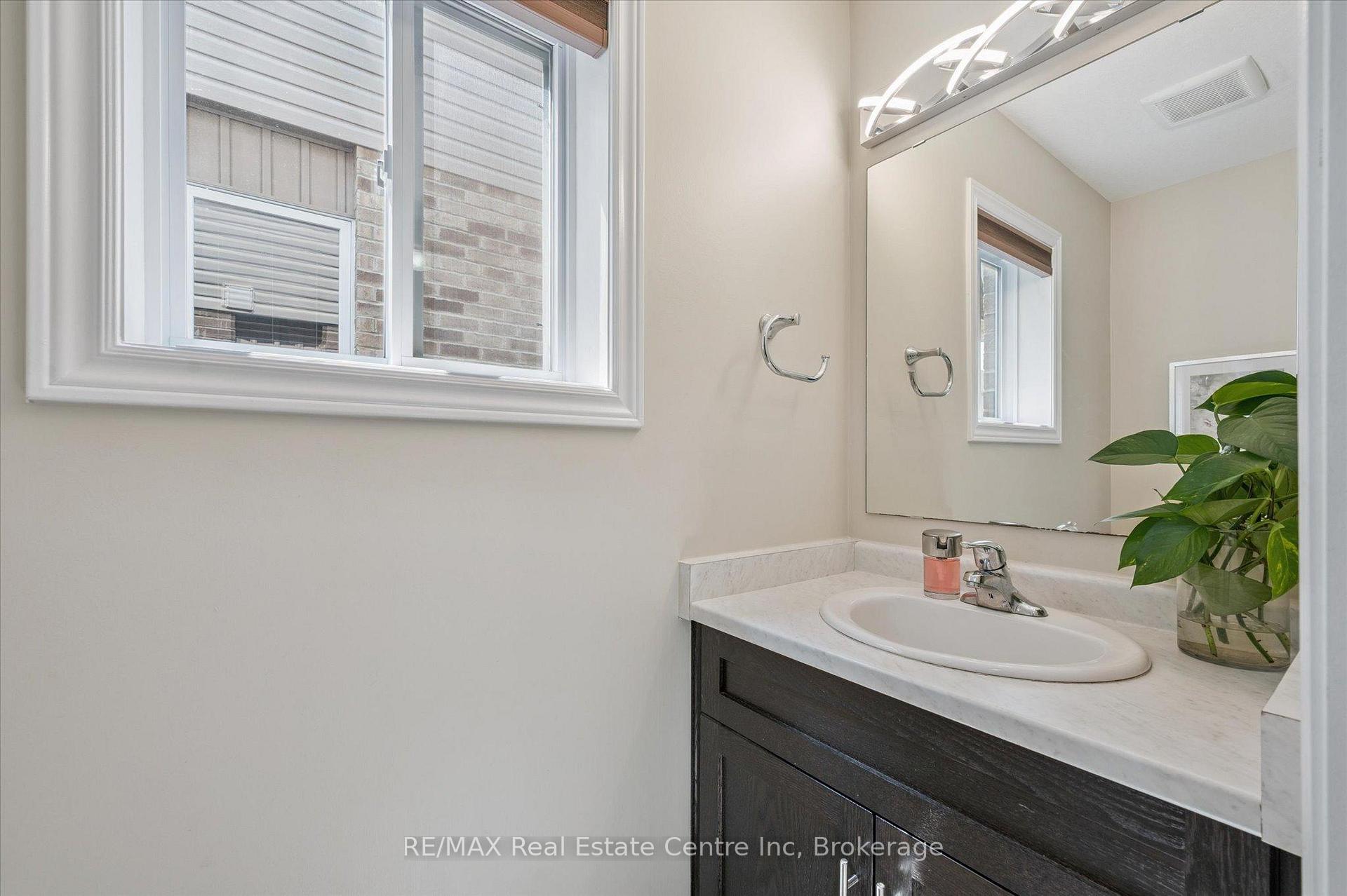 Photo 9 of 23 Ambrous Crescent, Guelph, Kortright East — HOMEH