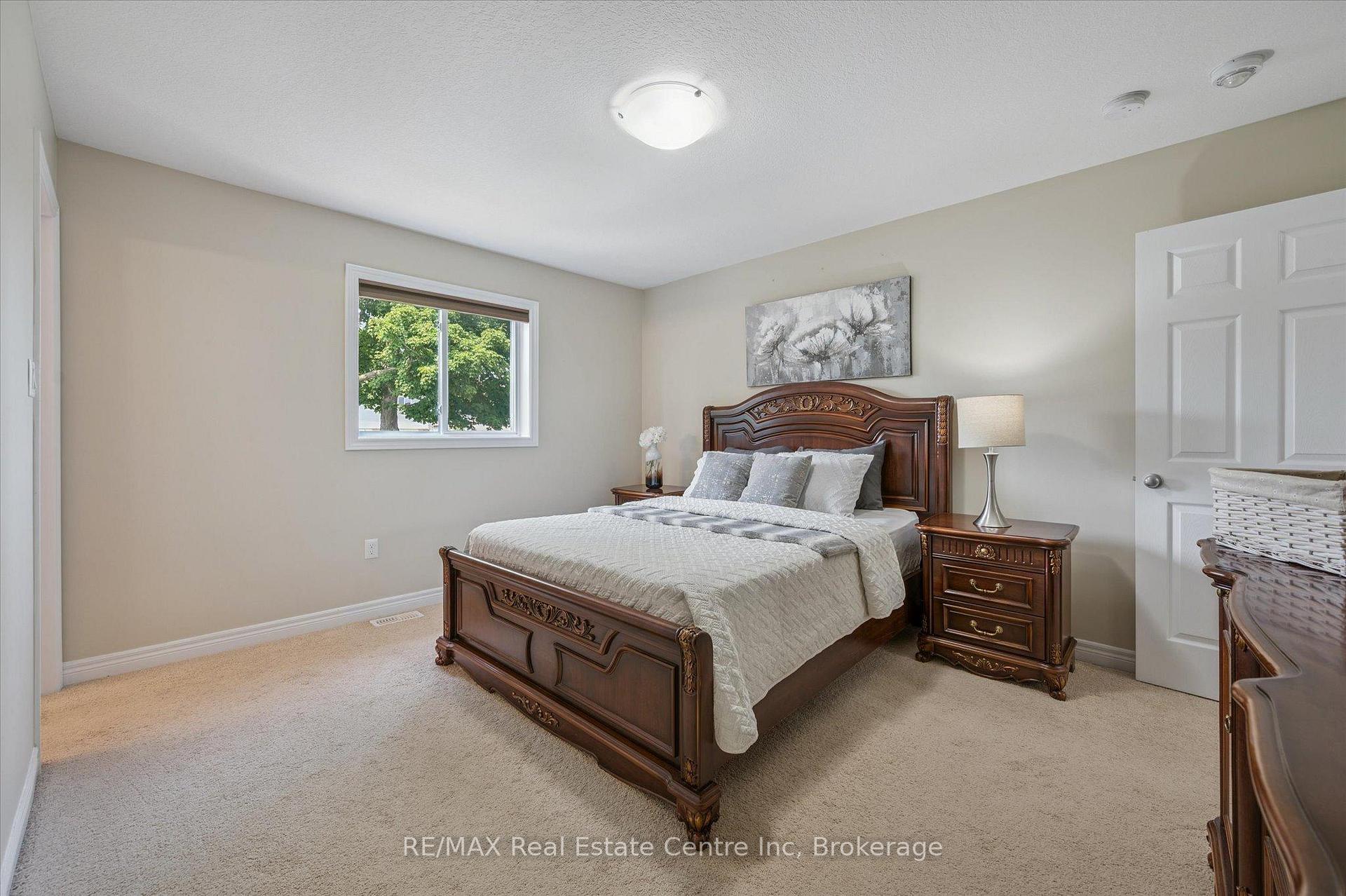 Photo 10 of 23 Ambrous Crescent, Guelph, Kortright East — HOMEH