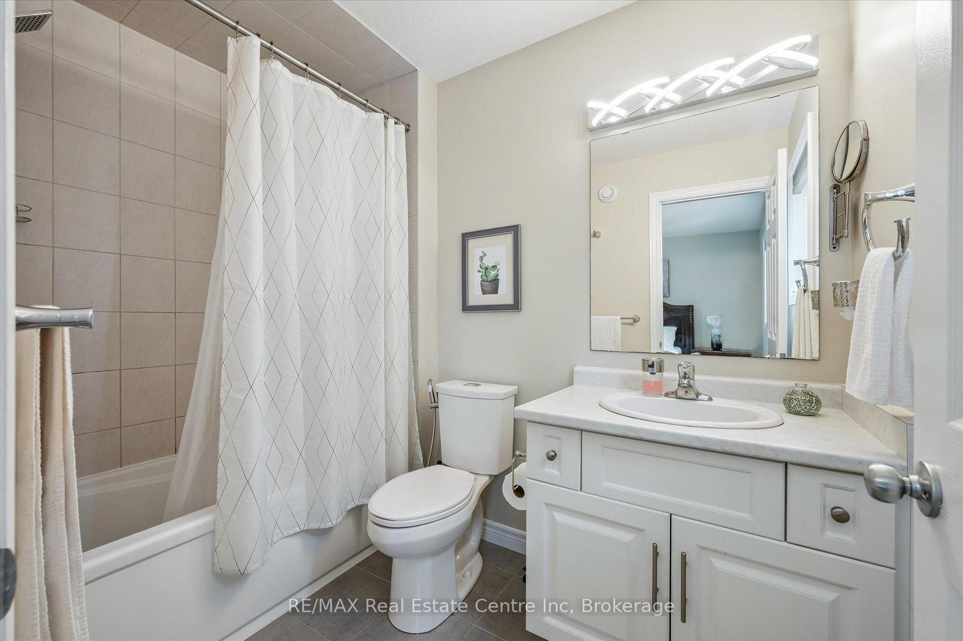 Photo 12 of 23 Ambrous Crescent, Guelph, Kortright East — HOMEH