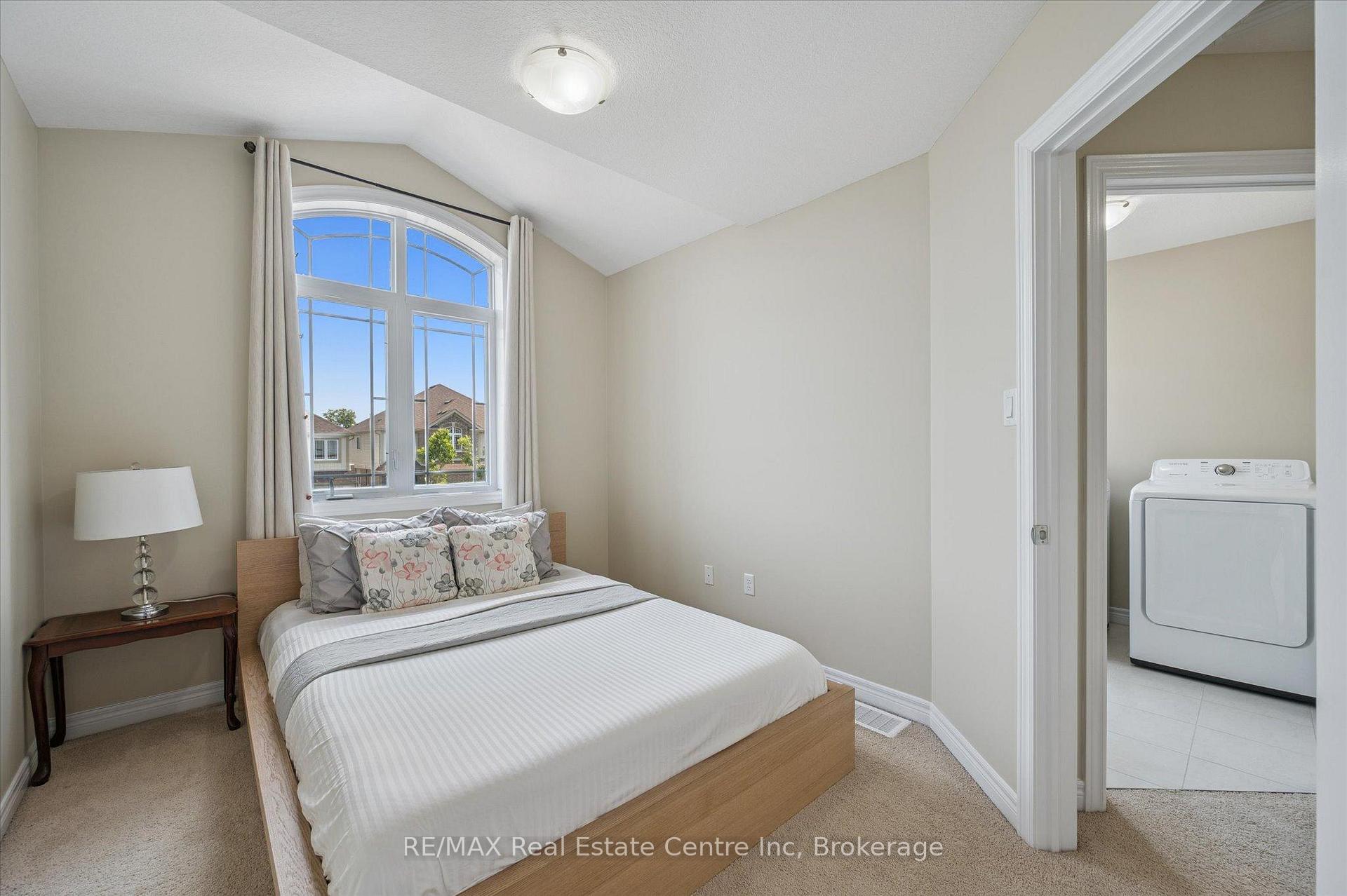 Photo 13 of 23 Ambrous Crescent, Guelph, Kortright East — HOMEH