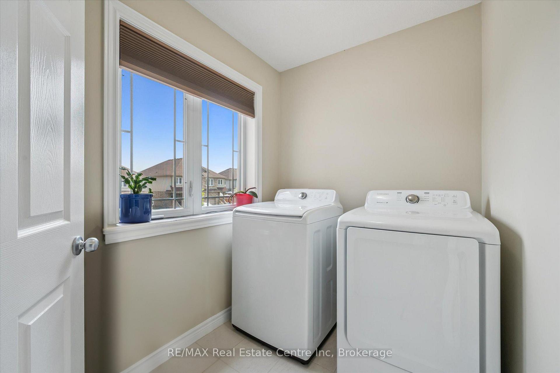 Photo 16 of 23 Ambrous Crescent, Guelph, Kortright East — HOMEH