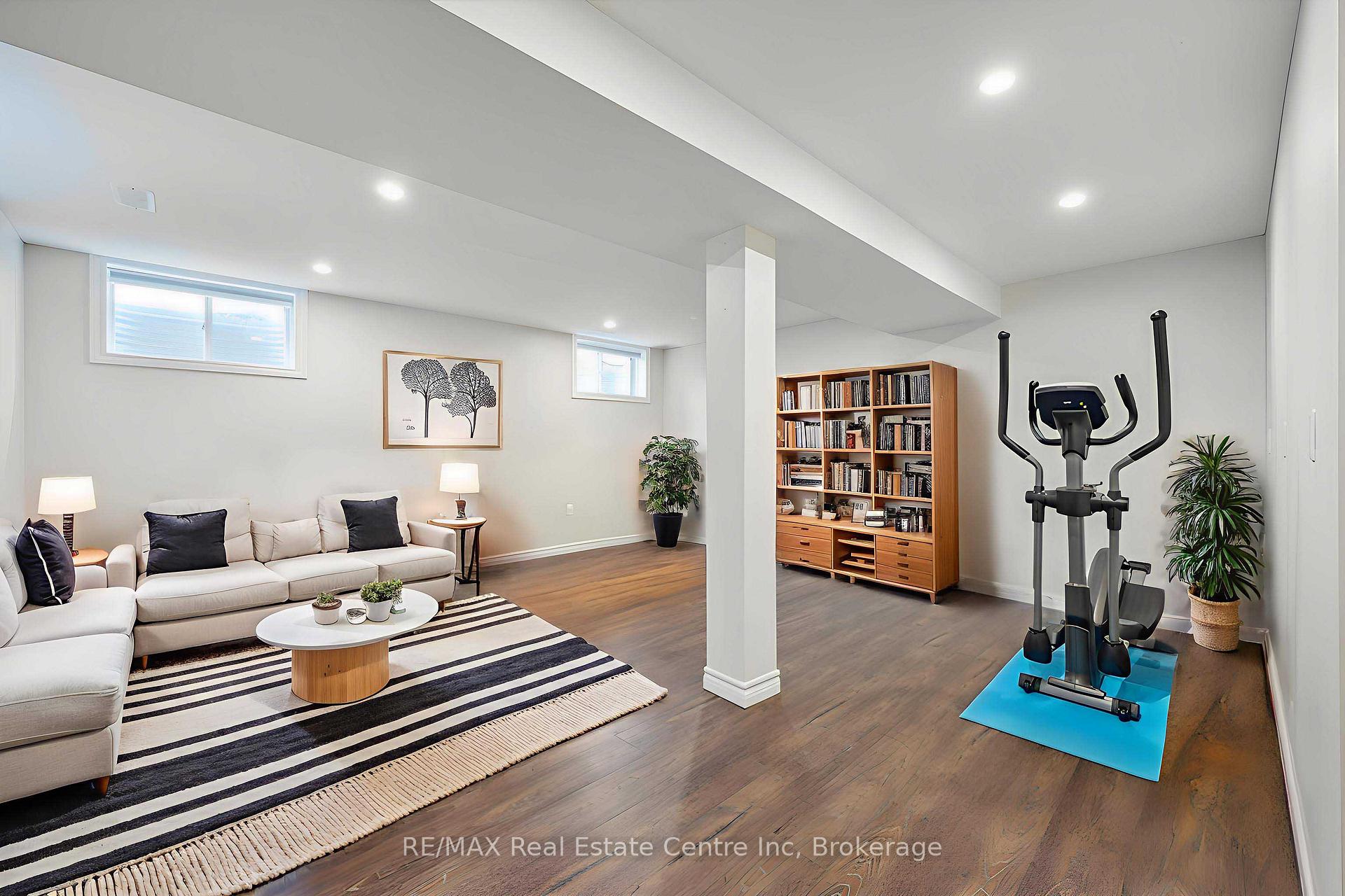 Photo 17 of 23 Ambrous Crescent, Guelph, Kortright East — HOMEH