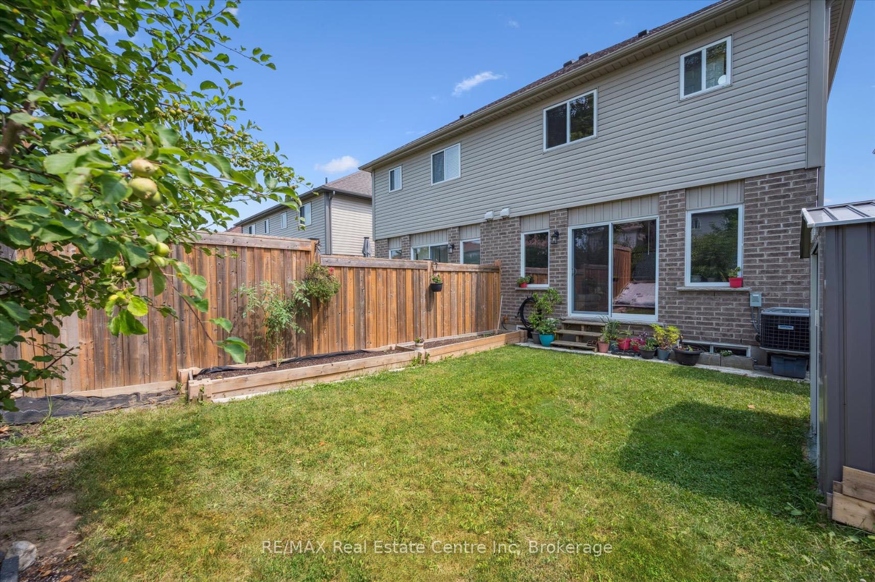 Photo 20 of 23 Ambrous Crescent, Guelph, Kortright East — HOMEH