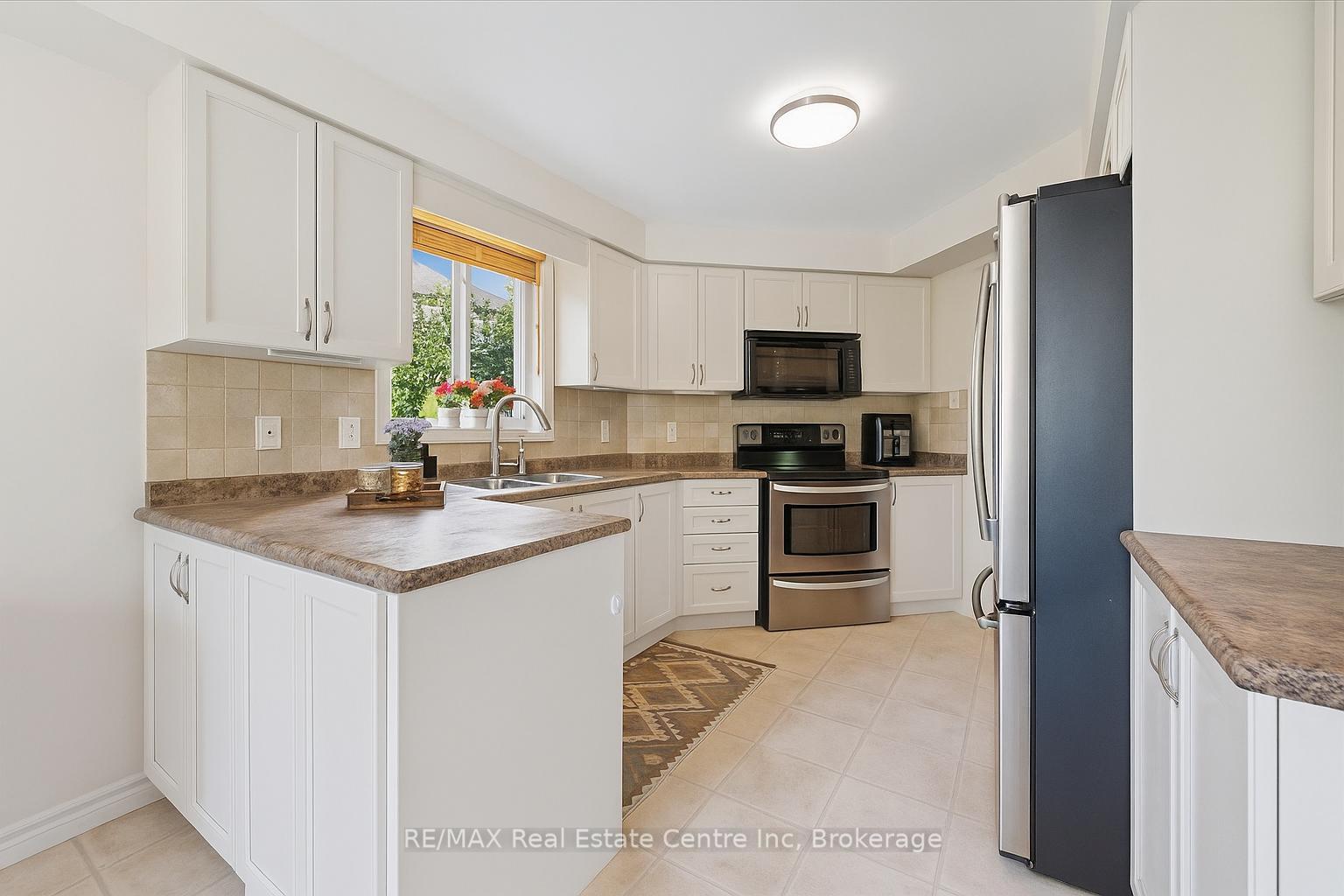 Photo 7 of 24 Wilkie Crescent, Guelph, Pineridge/Westminster Woods — HOMEH