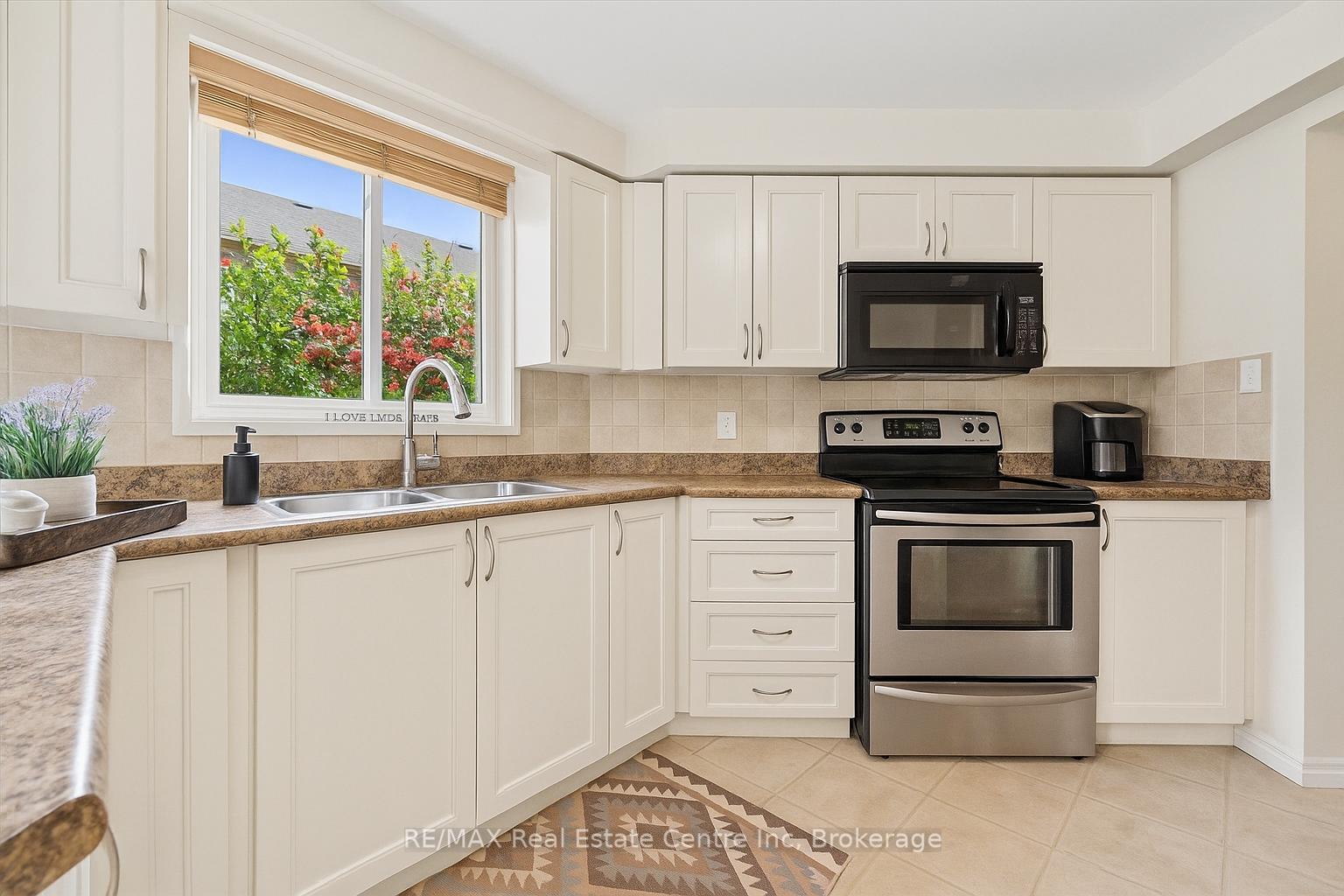 Photo 8 of 24 Wilkie Crescent, Guelph, Pineridge/Westminster Woods — HOMEH