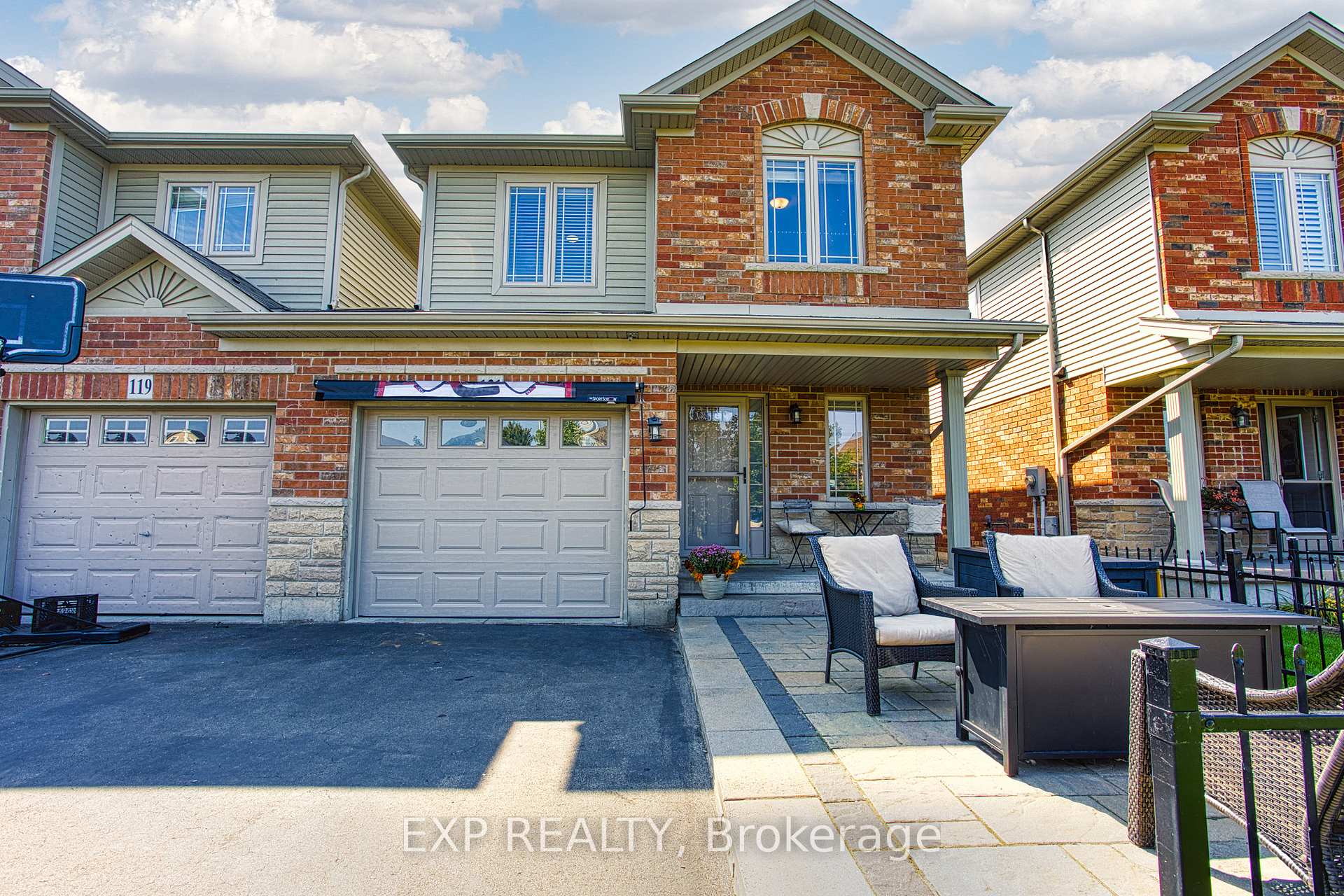 Photo 2 of 121 Sumner Crescent, Grimsby, Grimsby Beach — HOMEH