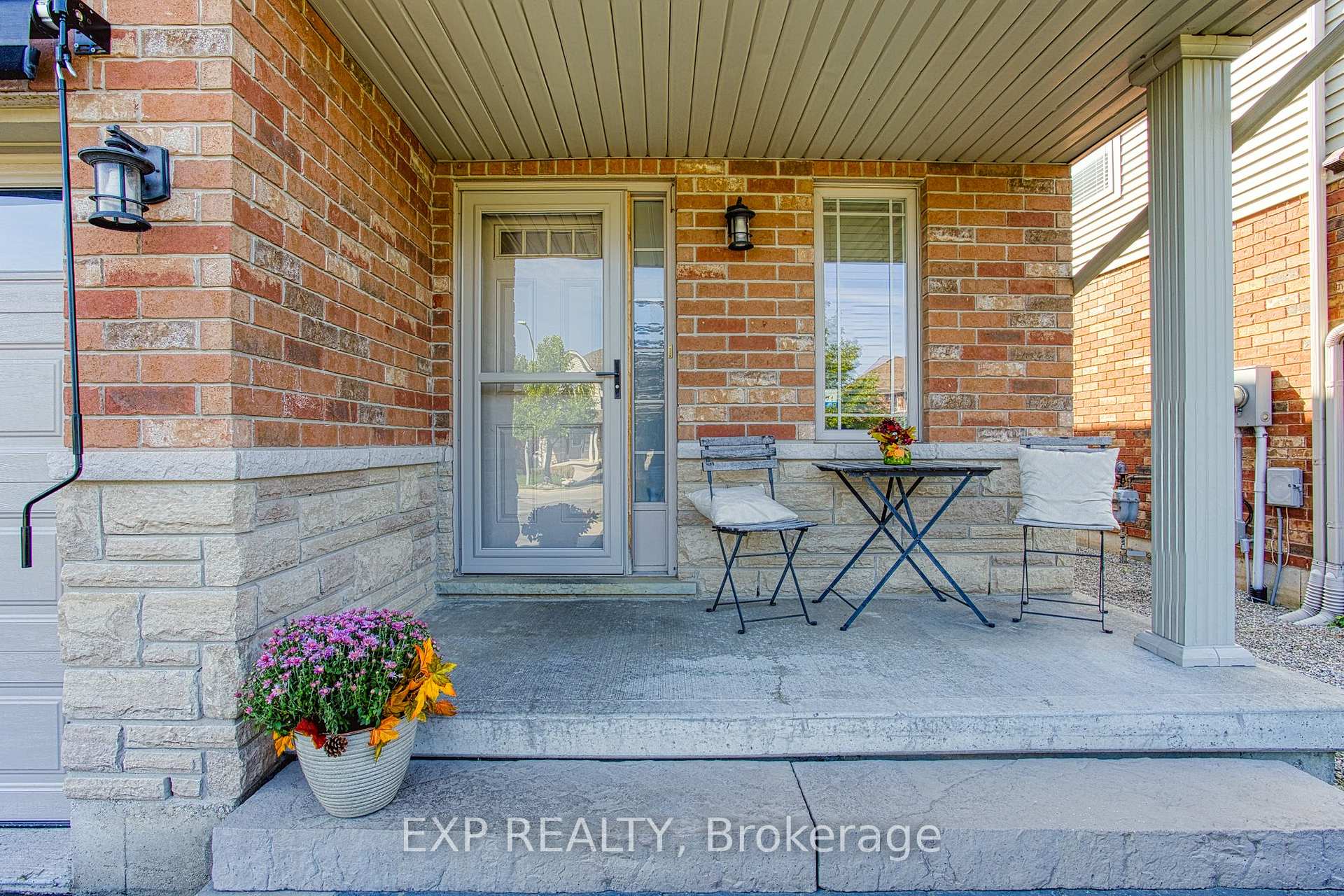 Photo 4 of 121 Sumner Crescent, Grimsby, Grimsby Beach — HOMEH